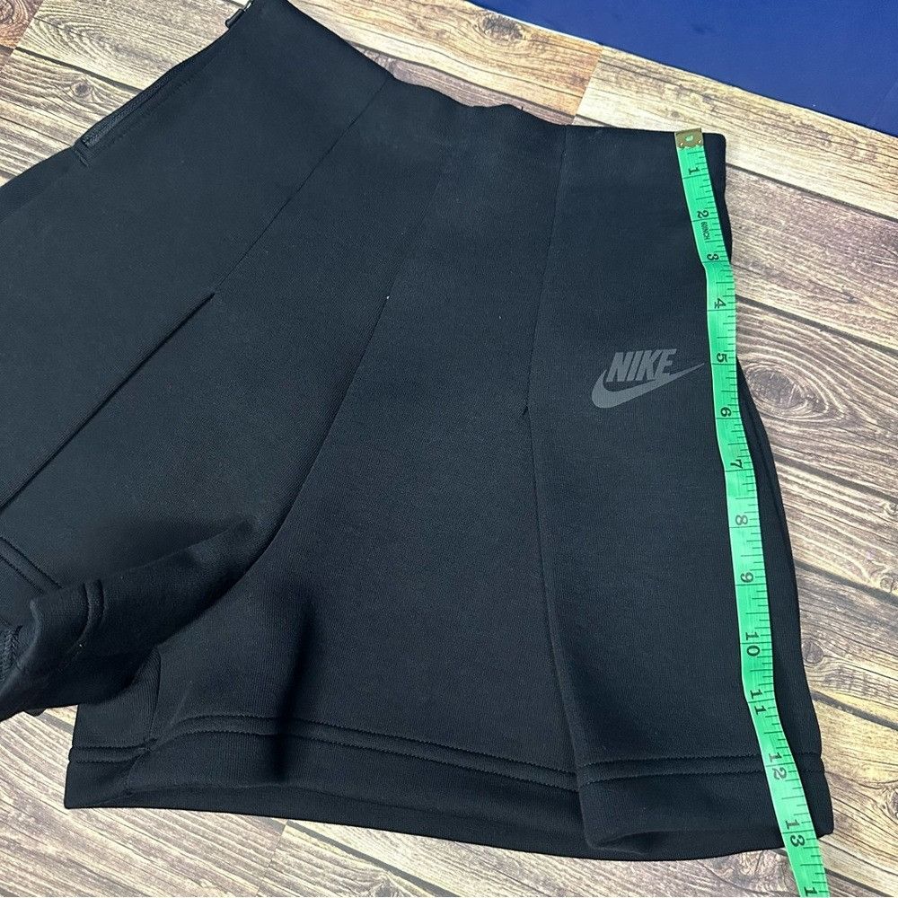 Nike Nike Women's Tech Fleece High Waisted 3” Pleated Shorts NWT Size 26" / US 2 / IT 38 - 7 Thumbnail