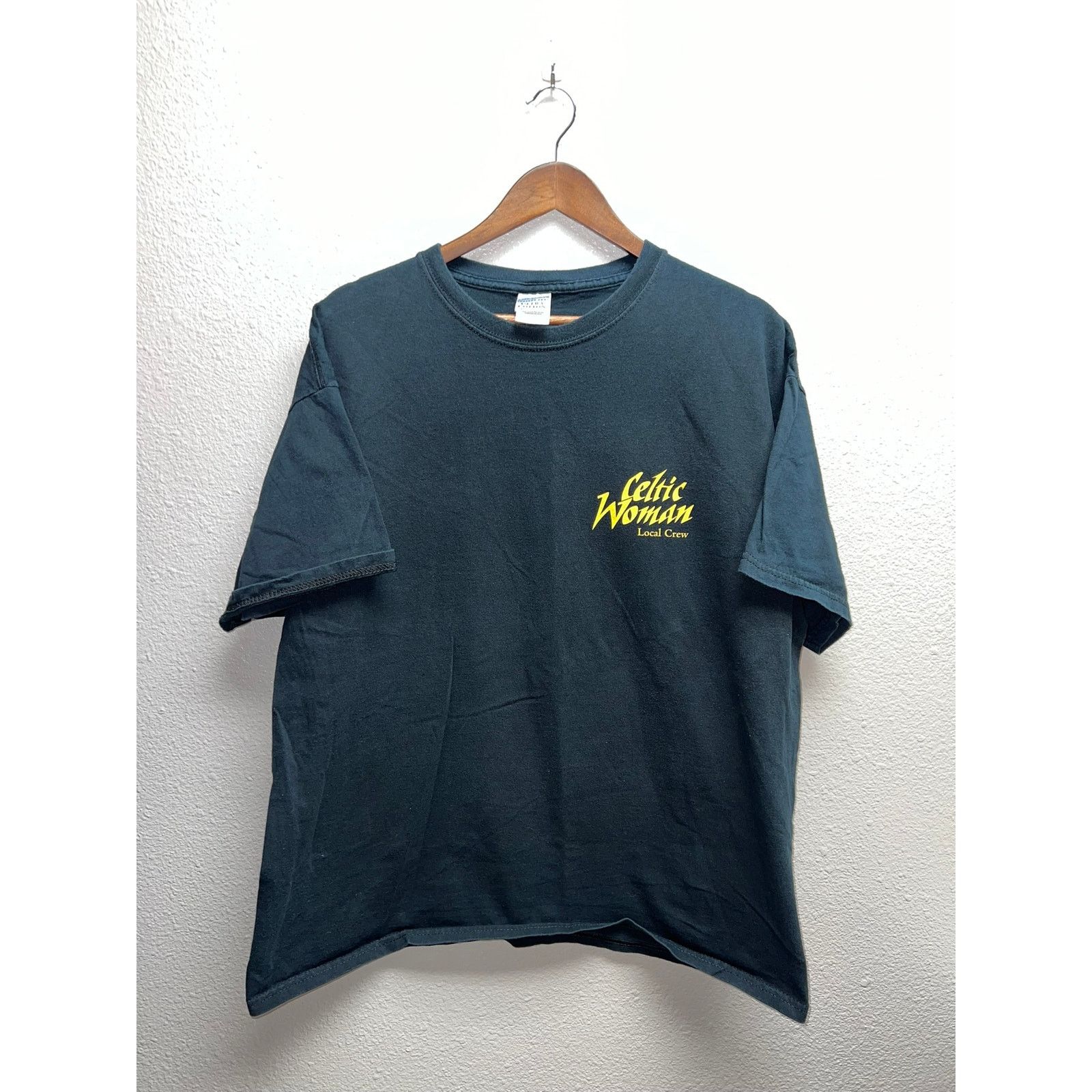 Gildan Y2K Local Crew Celtic Woman Black Tour Concert Shirt 2000s X Size US XL / EU 56 / 4 - 1 Thumbnail