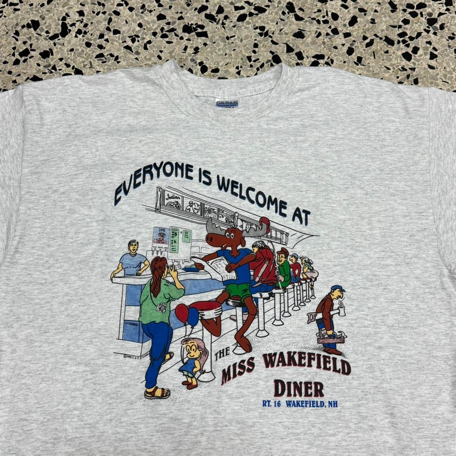 Gildan × Vintage VINTAGE 90S EVERYONE WELCOME AT THE MISS WAKEFIELD DINER TEE Size US XL / EU 56 / 4 - 2 Thumbnail