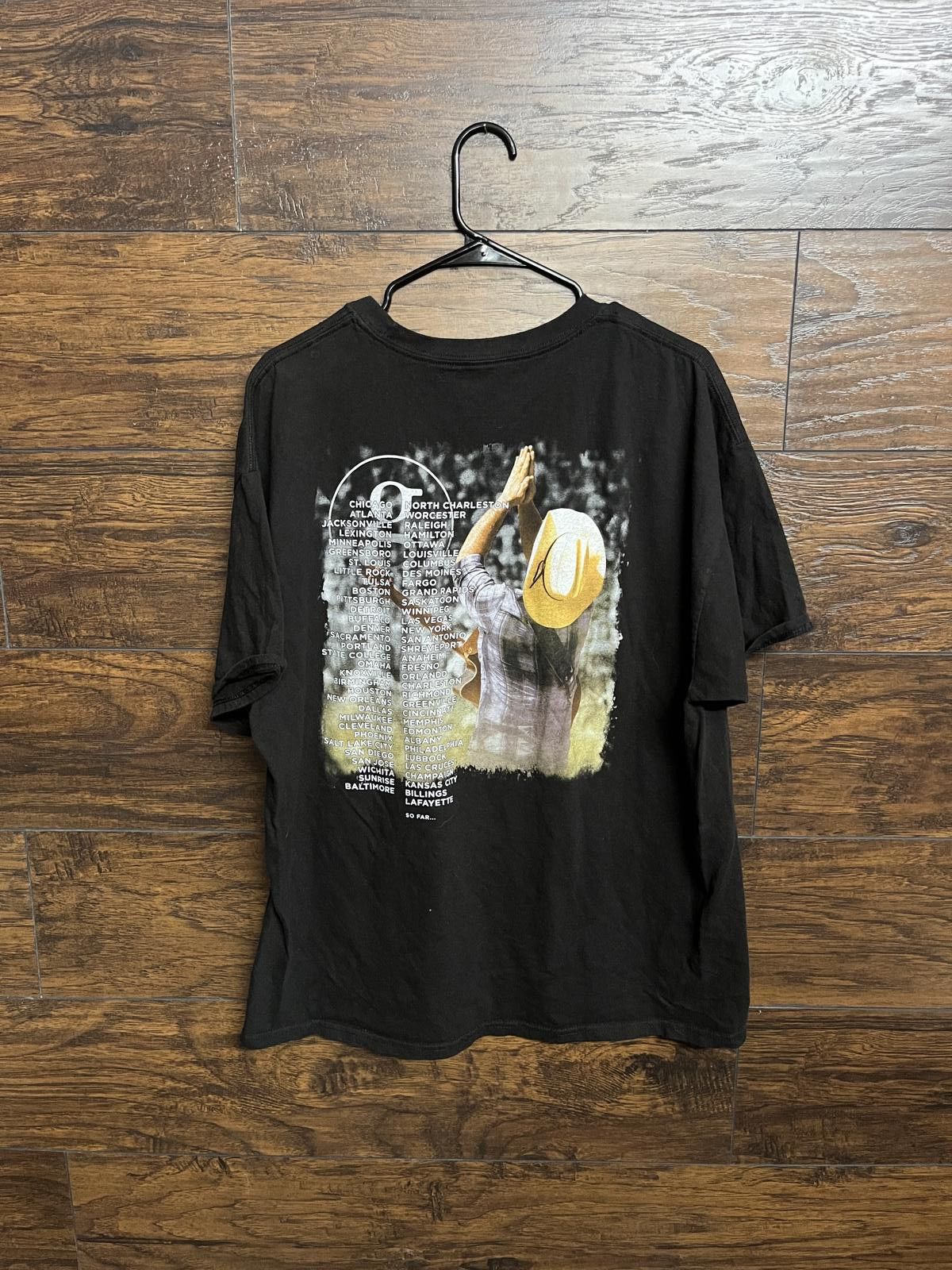 Designer Garth Brooks T-shirt - World Tour 2014-17 Shirt XL Size US XL / EU 56 / 4 - 2 Thumbnail
