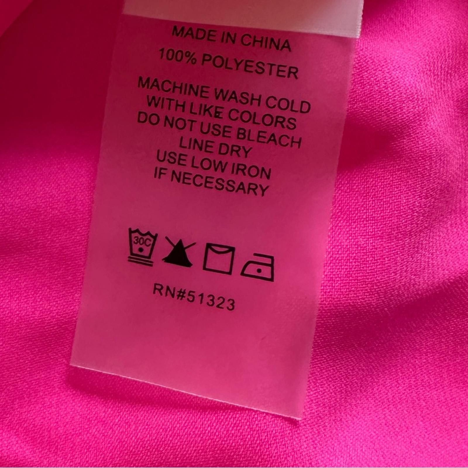 Vince Camuto Vince Camuto Small Barbie Vivid Pink Sleeveless Blouse NWOT Size S / US 4 / IT 40 - 5 Thumbnail