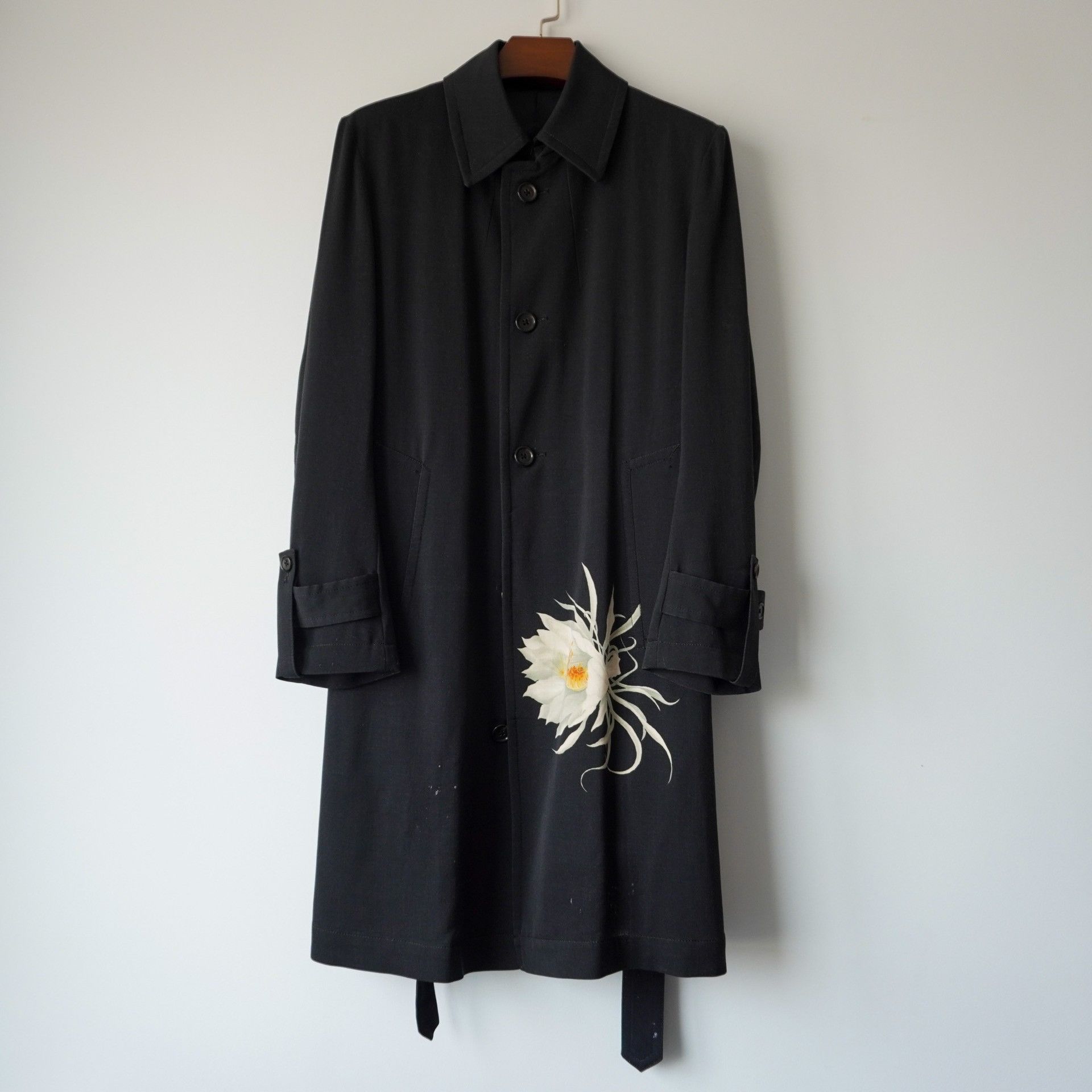Yohji Yamamoto Yohji Yamamoto Black Coat with Floral Design Size S / US 4 / IT 40 - 1 Thumbnail