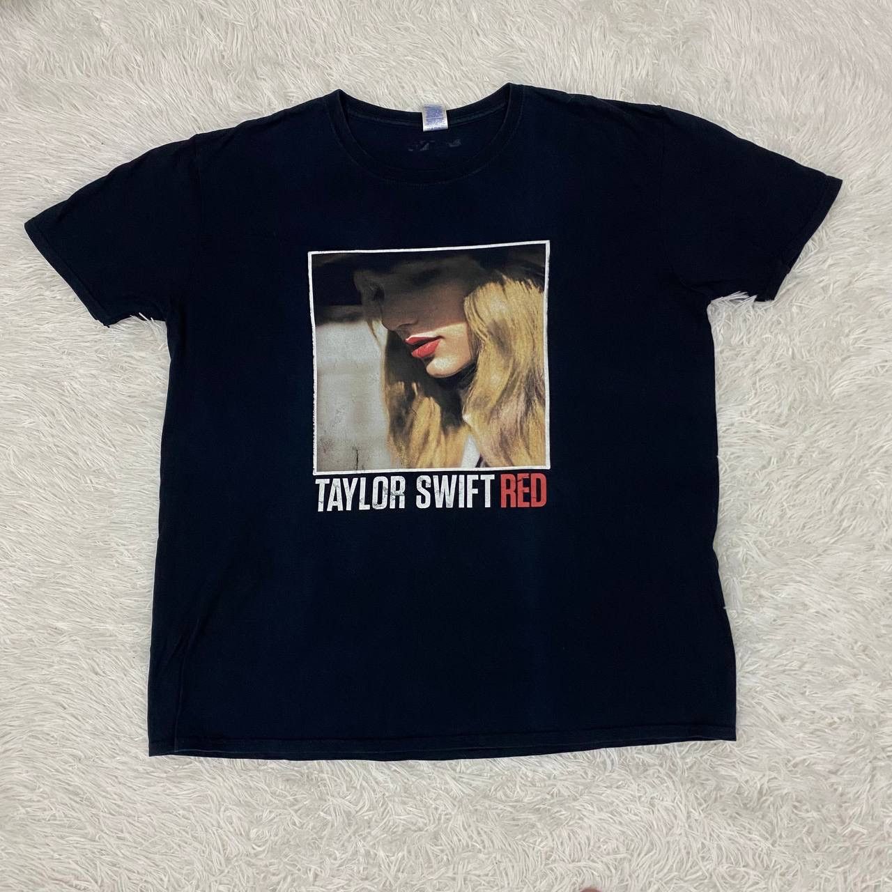 Band Tees Solo singer taylor swift red band Size US XL / EU 56 / 4 - 1 Thumbnail