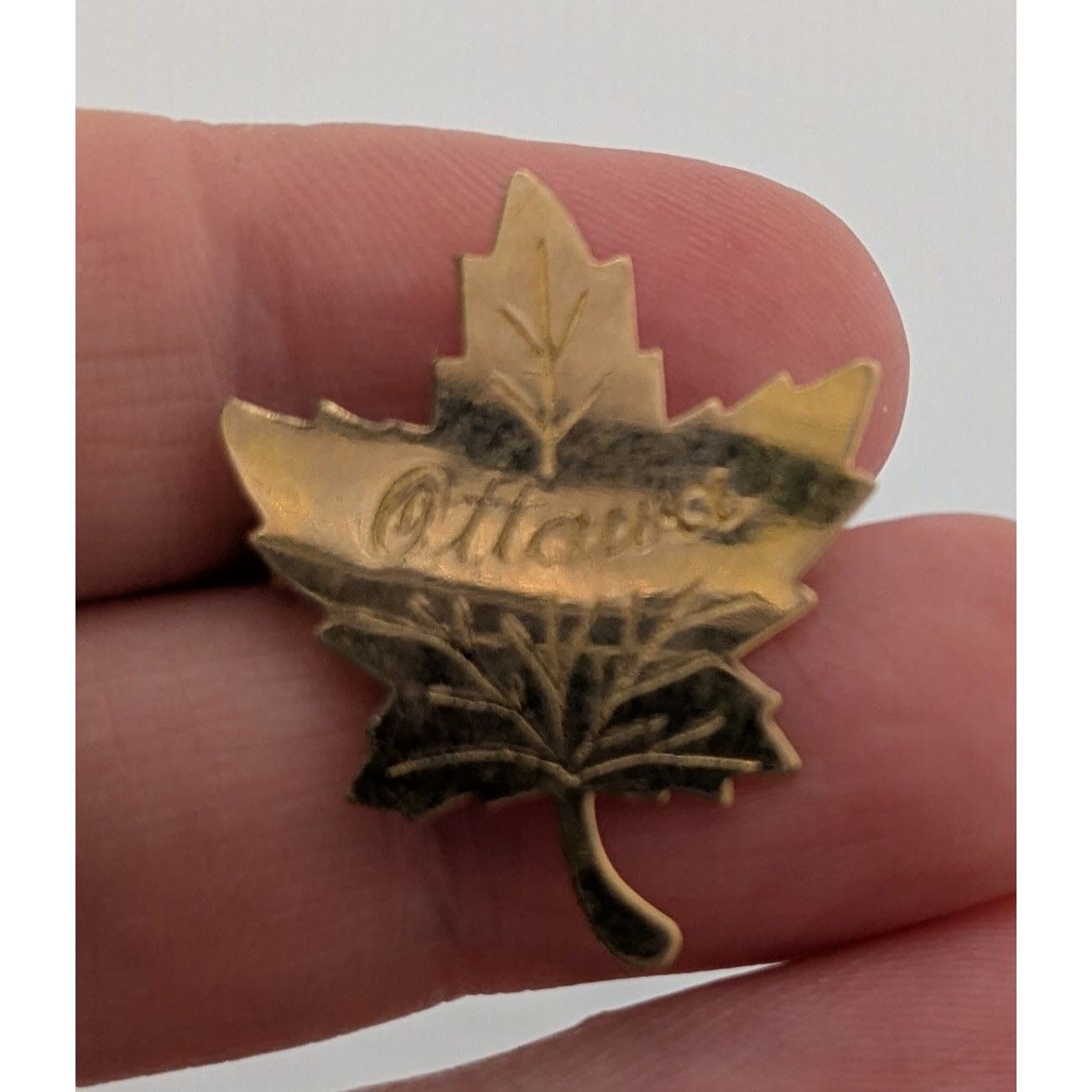 Other Vintage Canadian Ottowa Engraved Maple Leaf Gold Tone Souven Size ONE SIZE - 6 Thumbnail