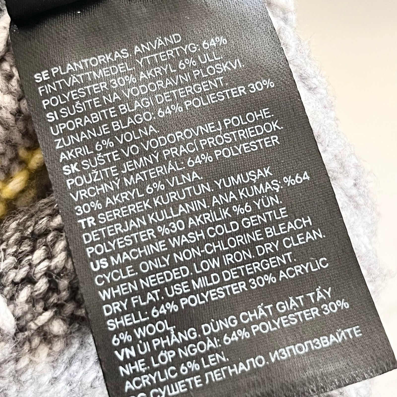 H&M Pringle of Scotland x H&M Gray Argyle Crewneck Sweater Size S / US 4 / IT 40 - 12 Thumbnail