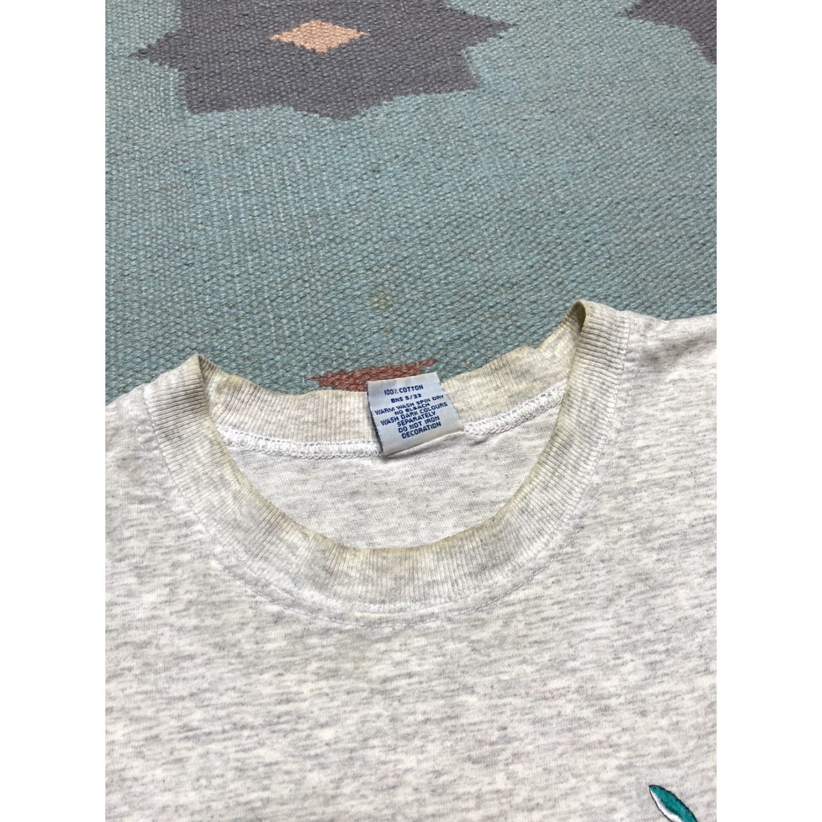 Vintage VINTAGE Barbados West Indies T-Shirt Sea Turtles Embroidered 90s Large Mens Gray, 90s Theme, Embroidered Accents, Sea Brand, T-Shirt, Size L Size US L / EU 52-54 / 3 - 7 Thumbnail