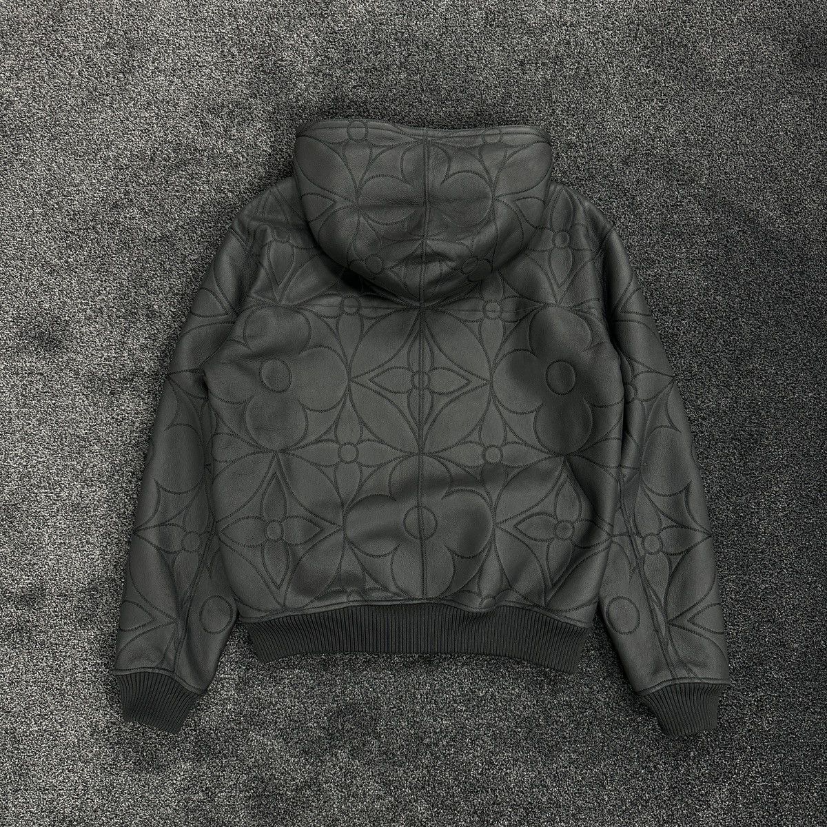 Louis Vuitton Louis Vuitton LV Flower Reversible Shearling Jacket IT48 Size US M / EU 48-50 / 2 - 6 Thumbnail