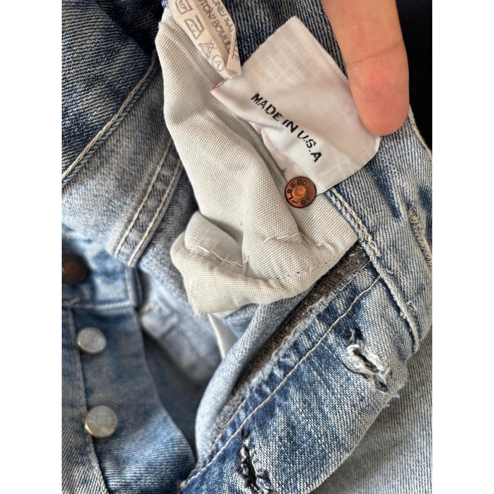 Levi's Vintage Levi’s 501 W31 L34 – USA Made – 90s Light Wash 524 Size US 31 - 9 Thumbnail
