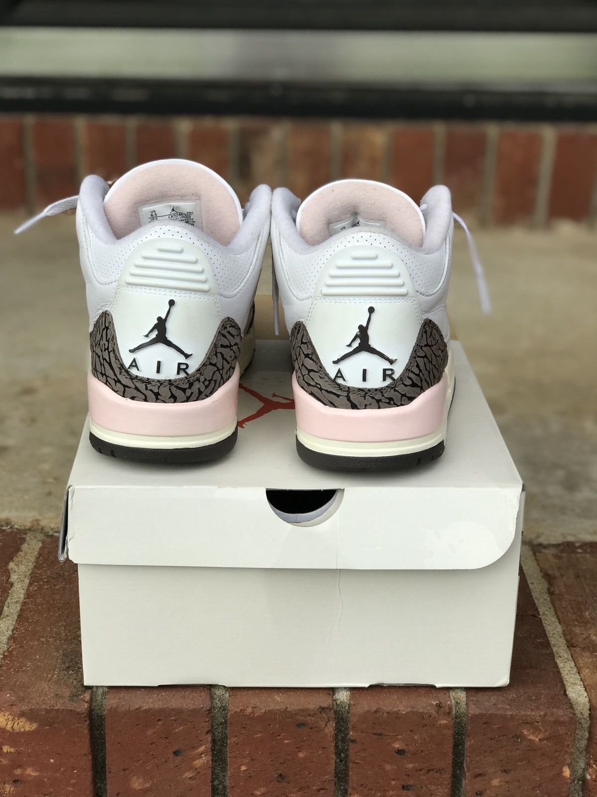Jordan Brand Air Jordan 3 Retro Neapolitan W Size 8.5 Size US 8.5 / IT 38.5 - 4 Thumbnail