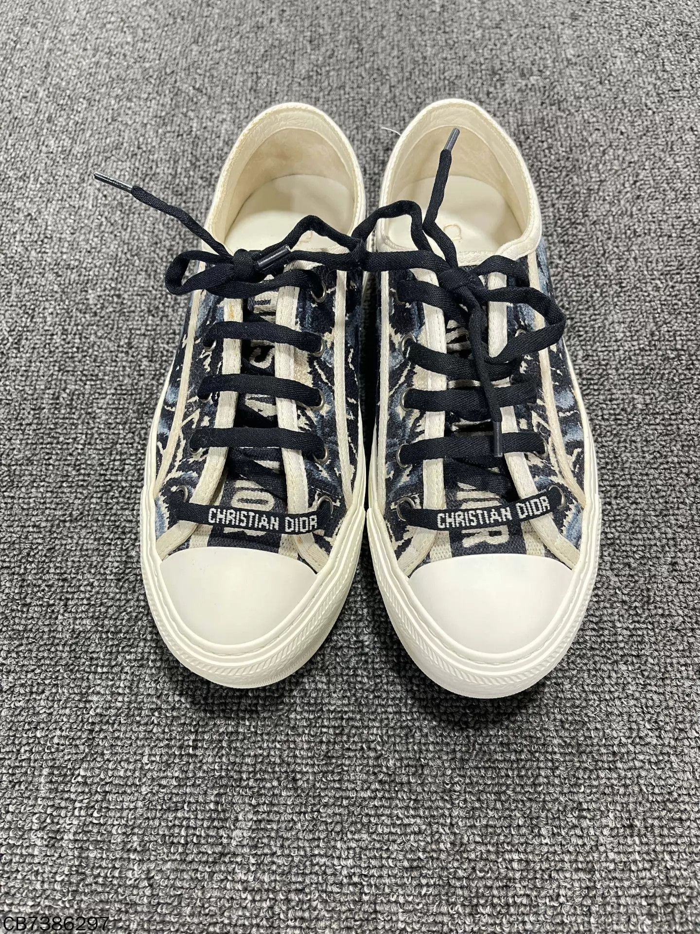 Dior Dior Embroidered Floral Logo Sneakers 36 Unused Size US 5.5 / IT 35.5 - 2 Thumbnail