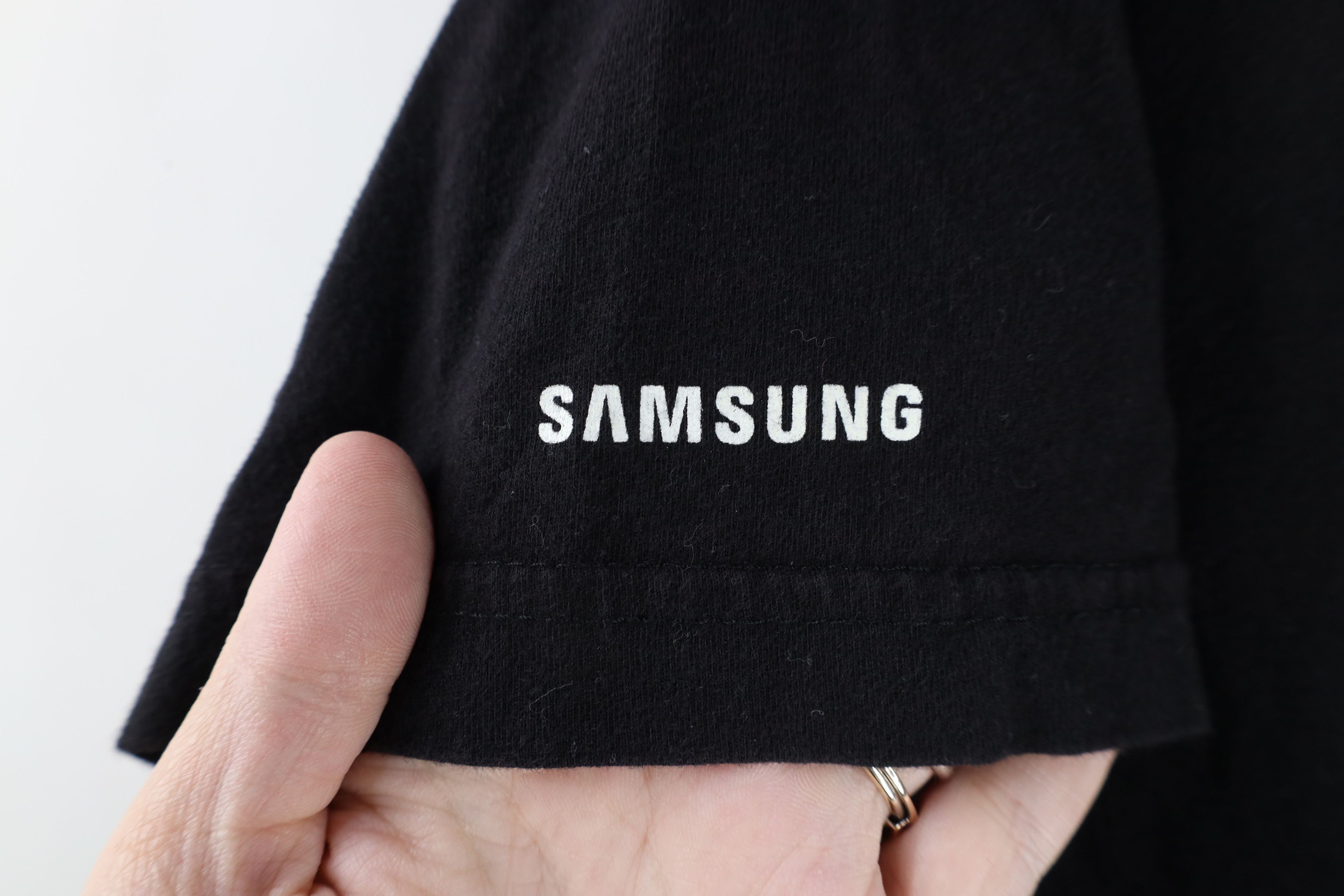 Vintage Verizon Out Droid Charge by Samsung Short Sleeve T-Shirt Size US S / EU 44-46 / 1 - 6 Thumbnail