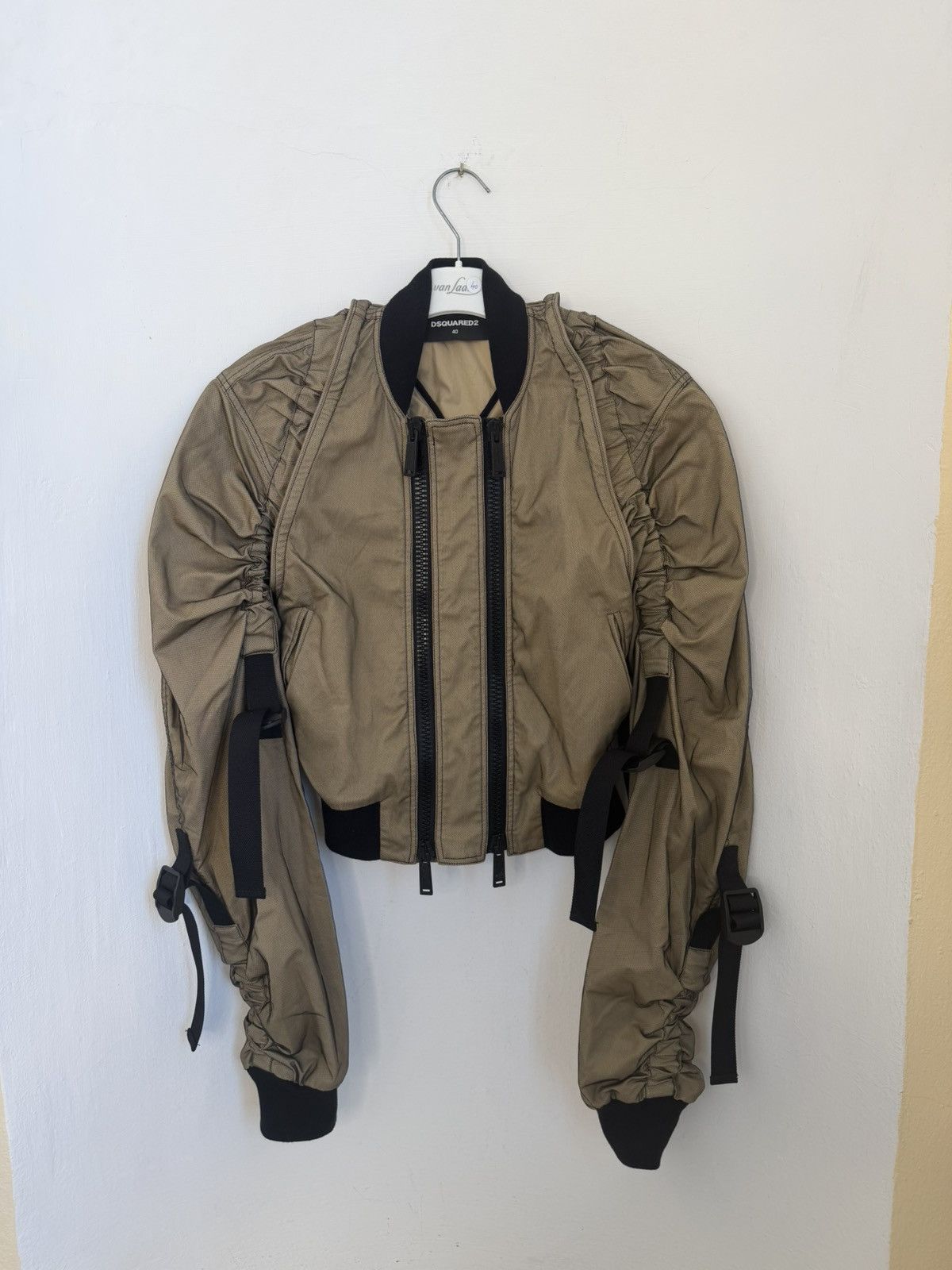 Dsquared2 Dsquared2 SS19 Runway ruched sleeve cropped bomber jacket Size S / US 4 / IT 40 - 17 Thumbnail
