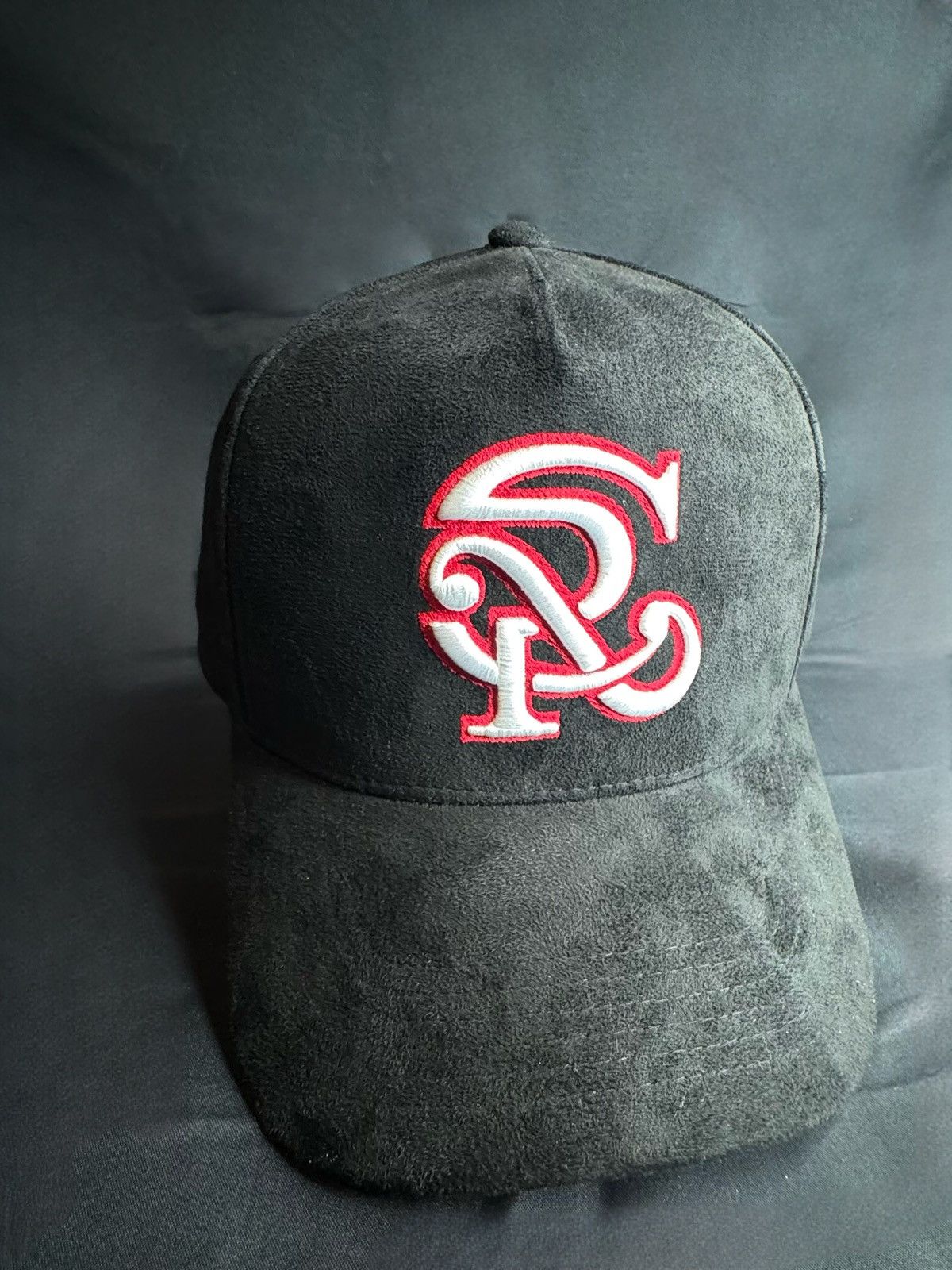 Other CUARA BRAND Black and red suede hat Size ONE SIZE - 1 Thumbnail