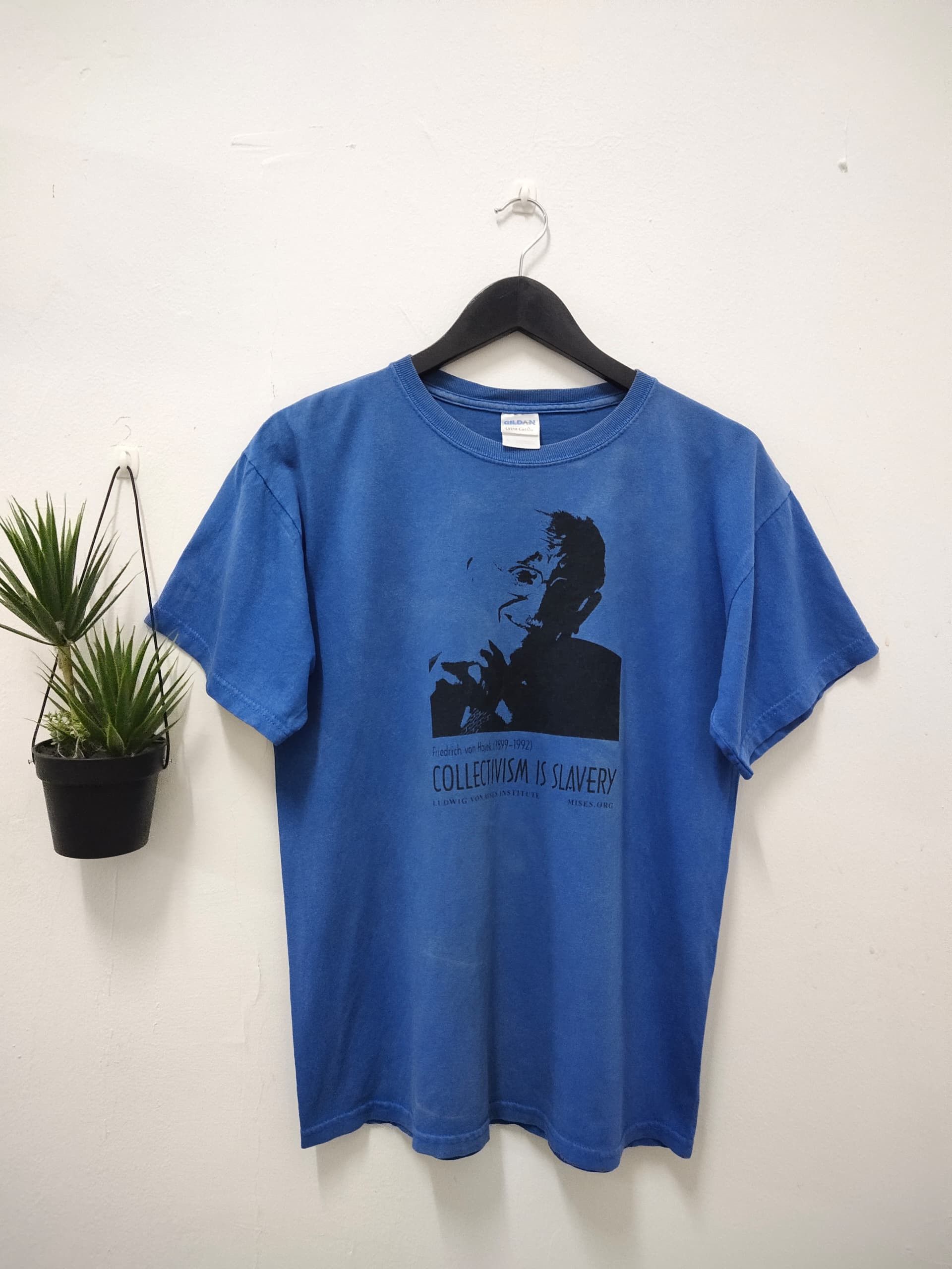 Band Tees vintage Friedrich Von Hayek potrait tee graphic rare Size US M / EU 48-50 / 2 - 1 Thumbnail
