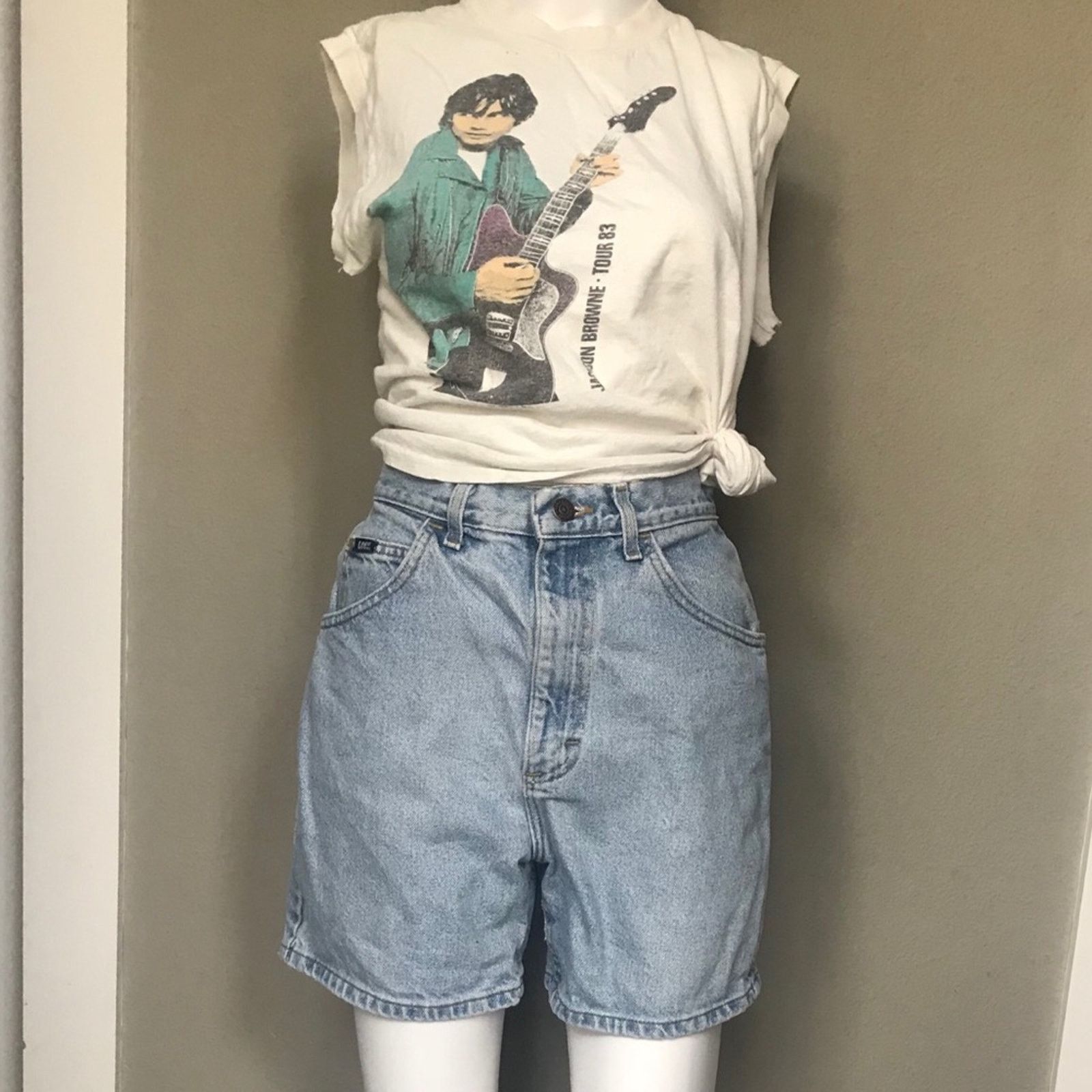 Vintage Vintage High Waisted Light Wash Denim Lee Shorts 1970s GREAT Size 26" / US 2 / IT 38 - 1 Thumbnail