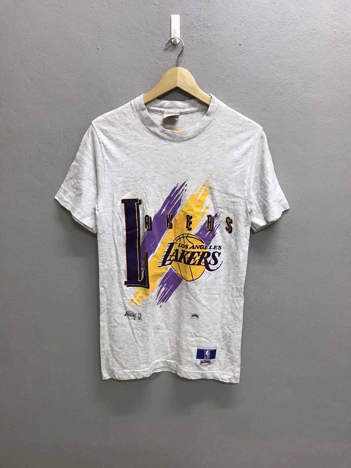 NBA VINTAGE 90s LAKERS NUTMEG MILLS NBA TSHIRT Size US S / EU 44-46 / 1 - 3 Thumbnail
