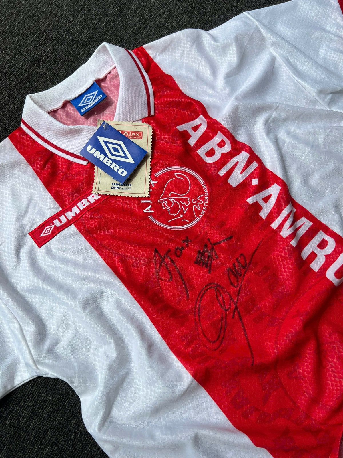 Umbro Soccer jersey Ajax Amsterdam 19981999 Home *BNWT* Okano Sign Size US L / EU 52-54 / 3 - 3 Thumbnail