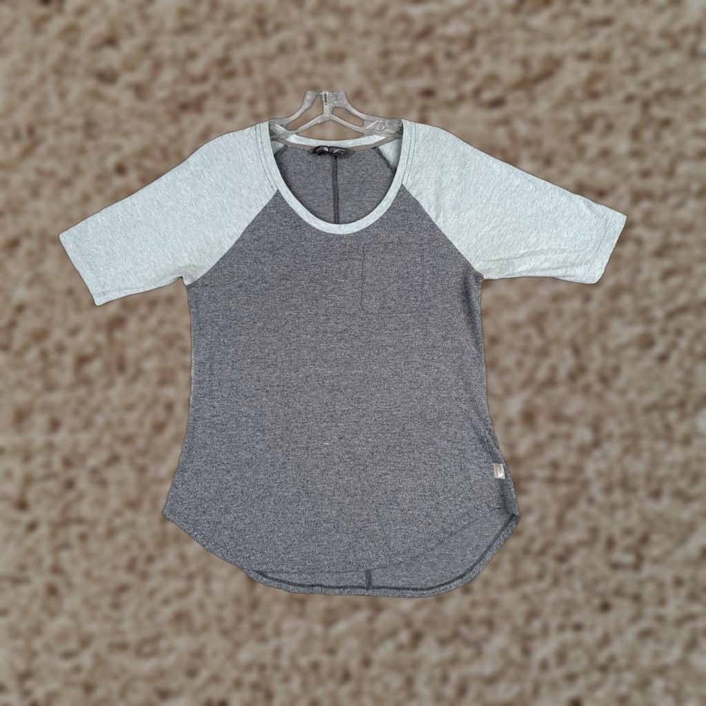 The North Face The North Face Shirt Women S Gray Blue Short Sleeve Raglan Pocket Crew Neck Pullover Casual Travel All Seasons breathable Size S / US 4 / IT 40 - 1 Thumbnail