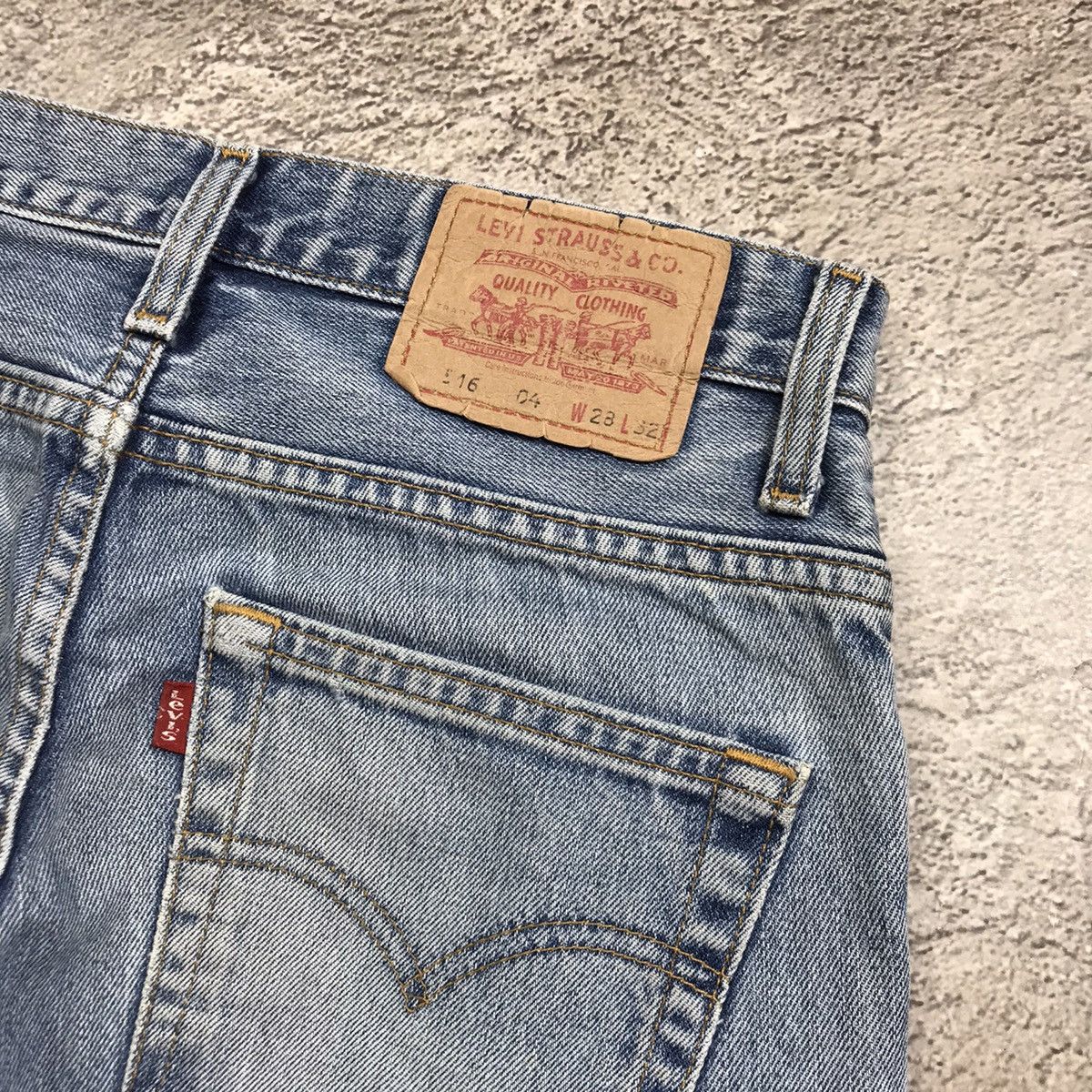 Vintage Vintage 90s Levis Distressed Baggy Jeans Grunge Y2K Logo 28 Size US 28 / EU 44 - 6 Thumbnail