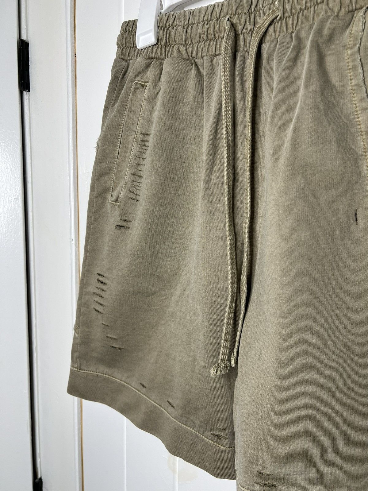 Other XXIIIBAIRHSORT-KHAKI-MEDIUM BAIR DISTRESSED SHORT Size US 32 / EU 48 - 4 Thumbnail