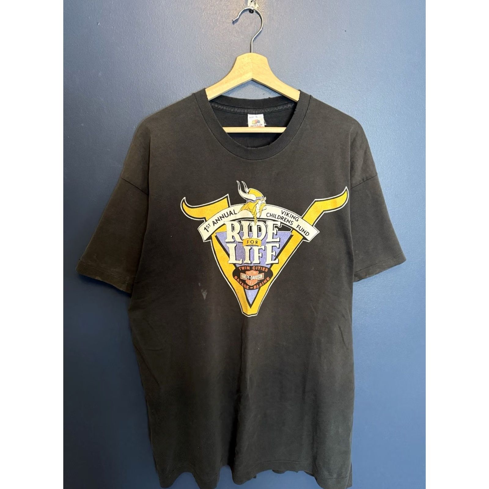 Harley Davidson VINTAGE Harley-Davidson Black T-Shirt 2XL 90s Minnesota Vikings Harley-Davidson Motorcycles Shirt Mens Men Size US XXL / EU 58 / 5 - 3 Thumbnail