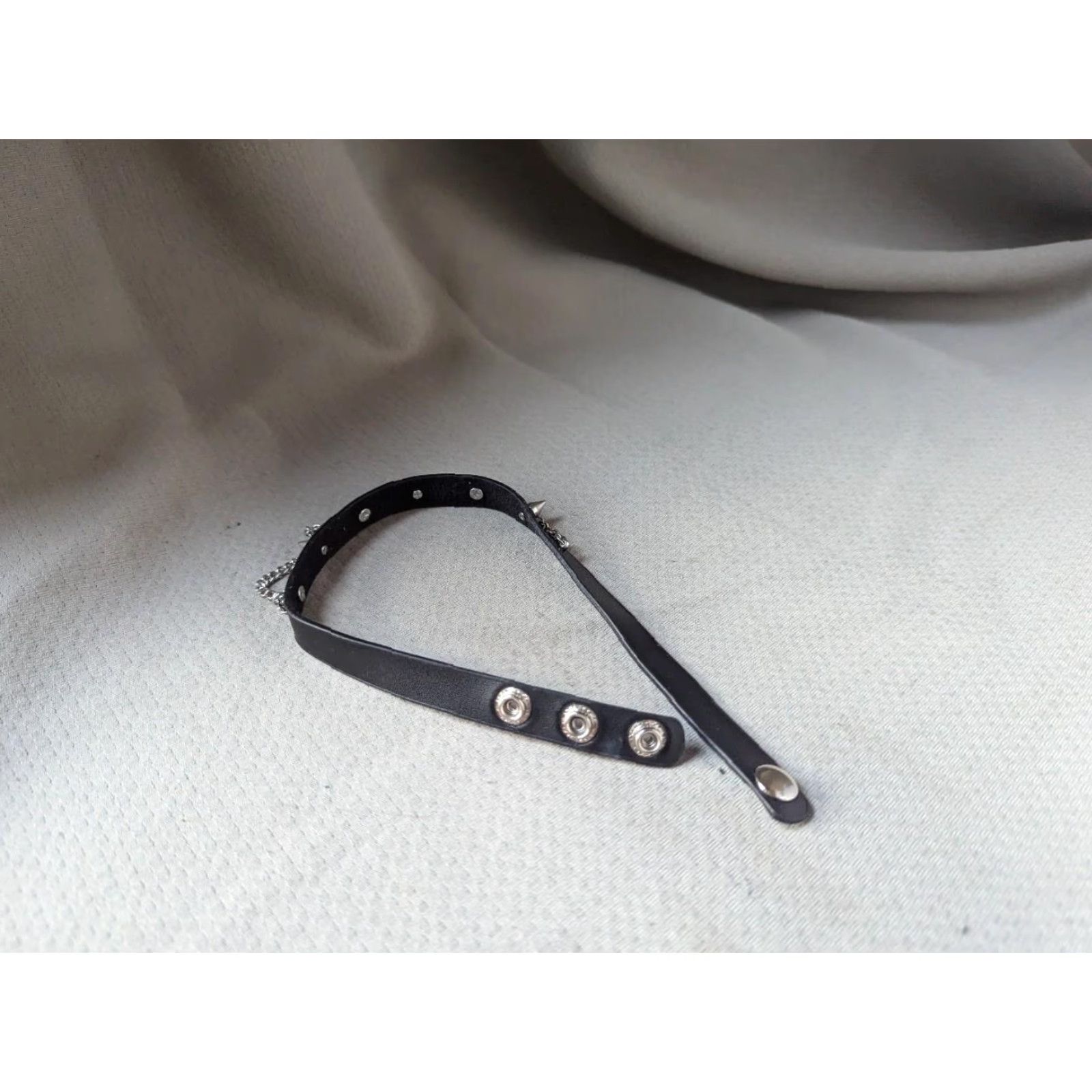 Vintage VINTAGE goth CHOKER One Size adult unisex neck brace - 1990s HOT TOPIC y2k black synthetic leather goth choker Size ONE SIZE - 5 Thumbnail