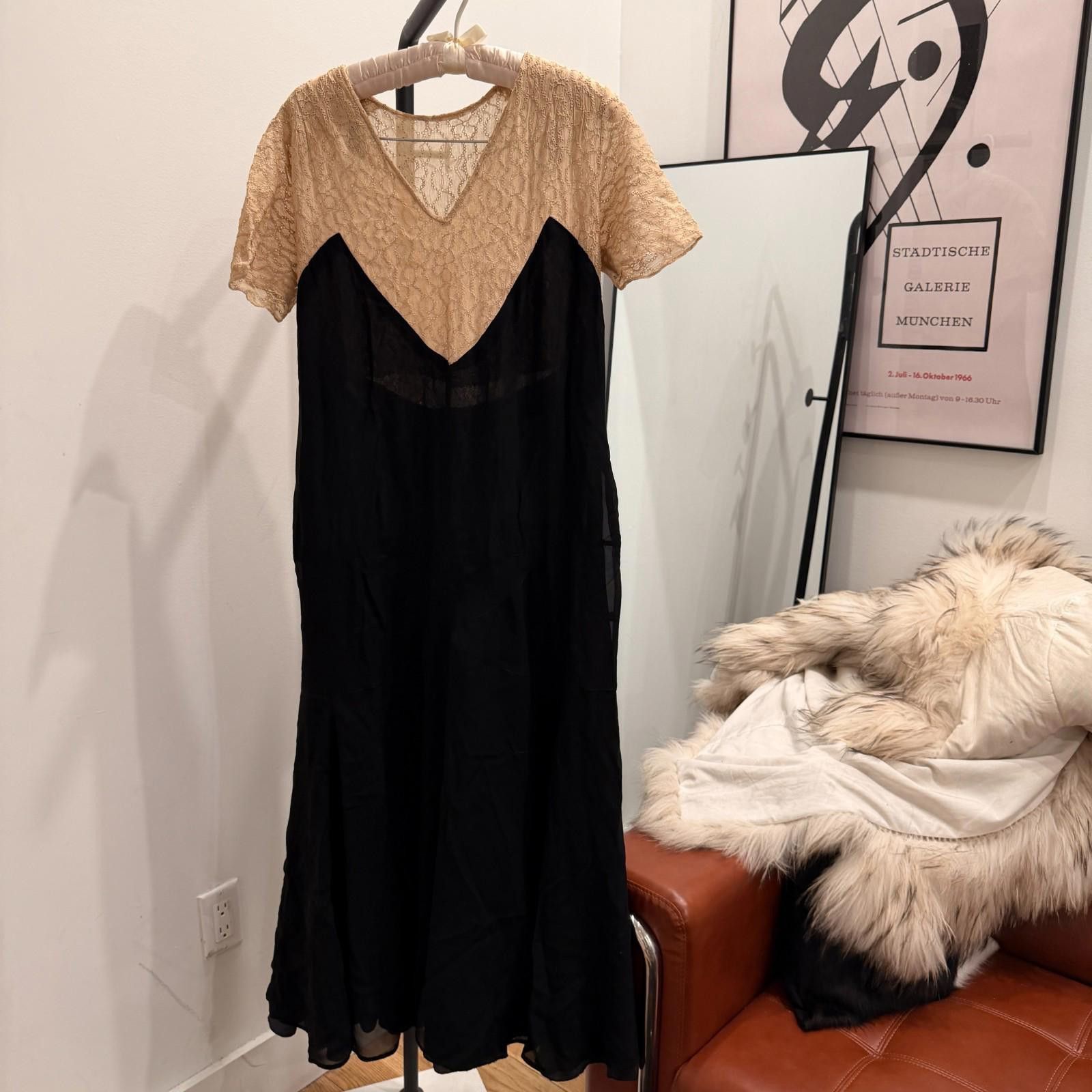 Antique Rivet Pristine Antique 1930s Art Deco Gown Black Silk Crepe Lace Size M / US 6-8 / IT 42-44 - 1 Thumbnail