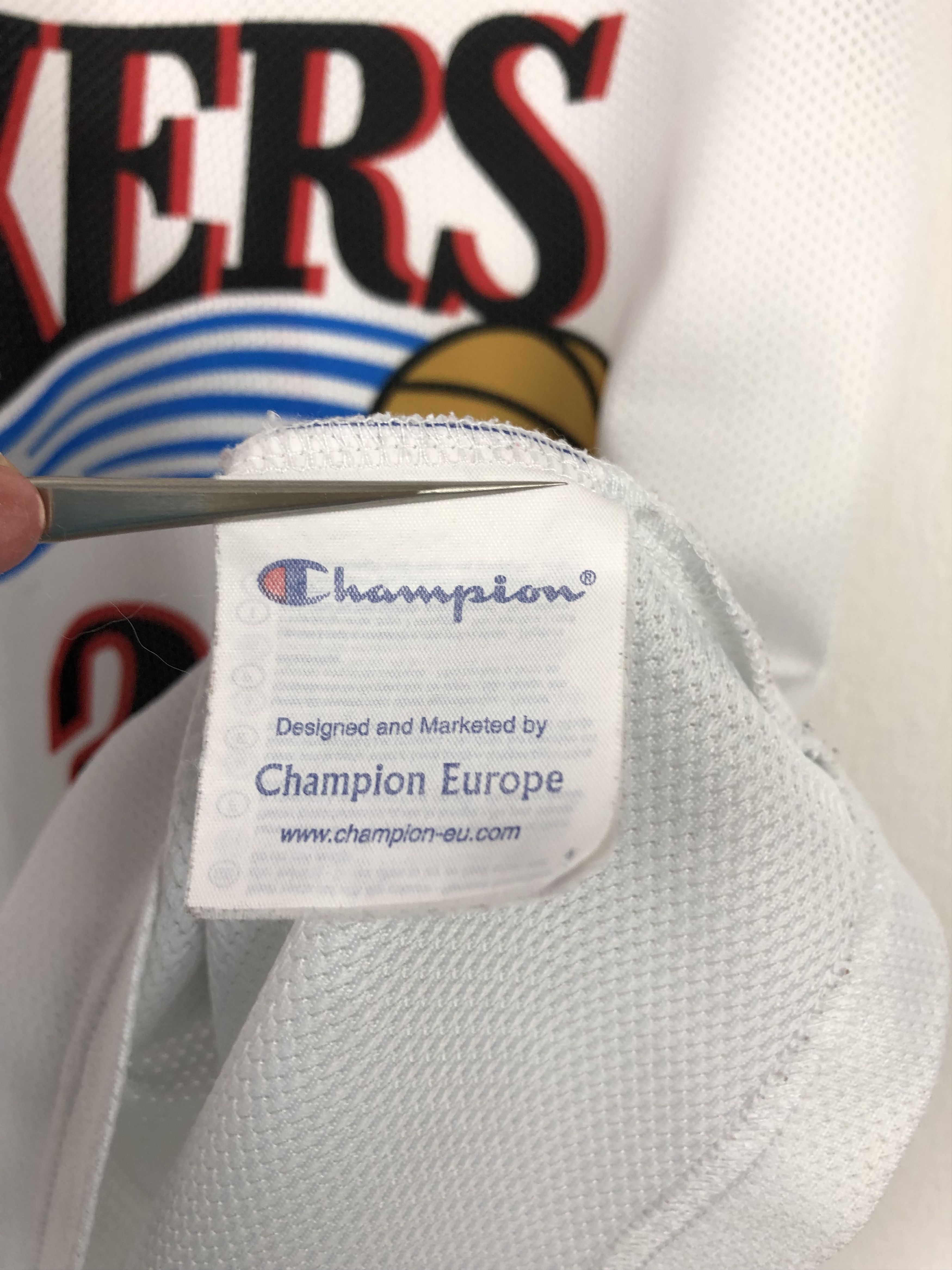 Champion Vintage Iverson Philadelphia Sixers 76ers Jersey Shirt Tee Size US M / EU 48-50 / 2 - 7 Thumbnail