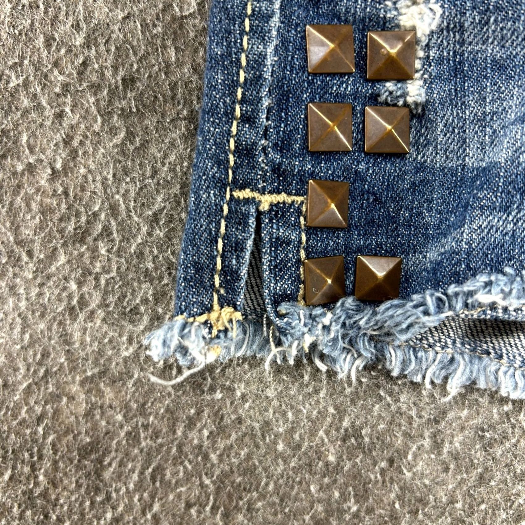 Vintage VINTAGE Jolt Shorts Juniors 3 Blue Medium Wash Cut Off Studded Mini Micro Y2K Size 26" / US 2 / IT 38 - 4 Thumbnail