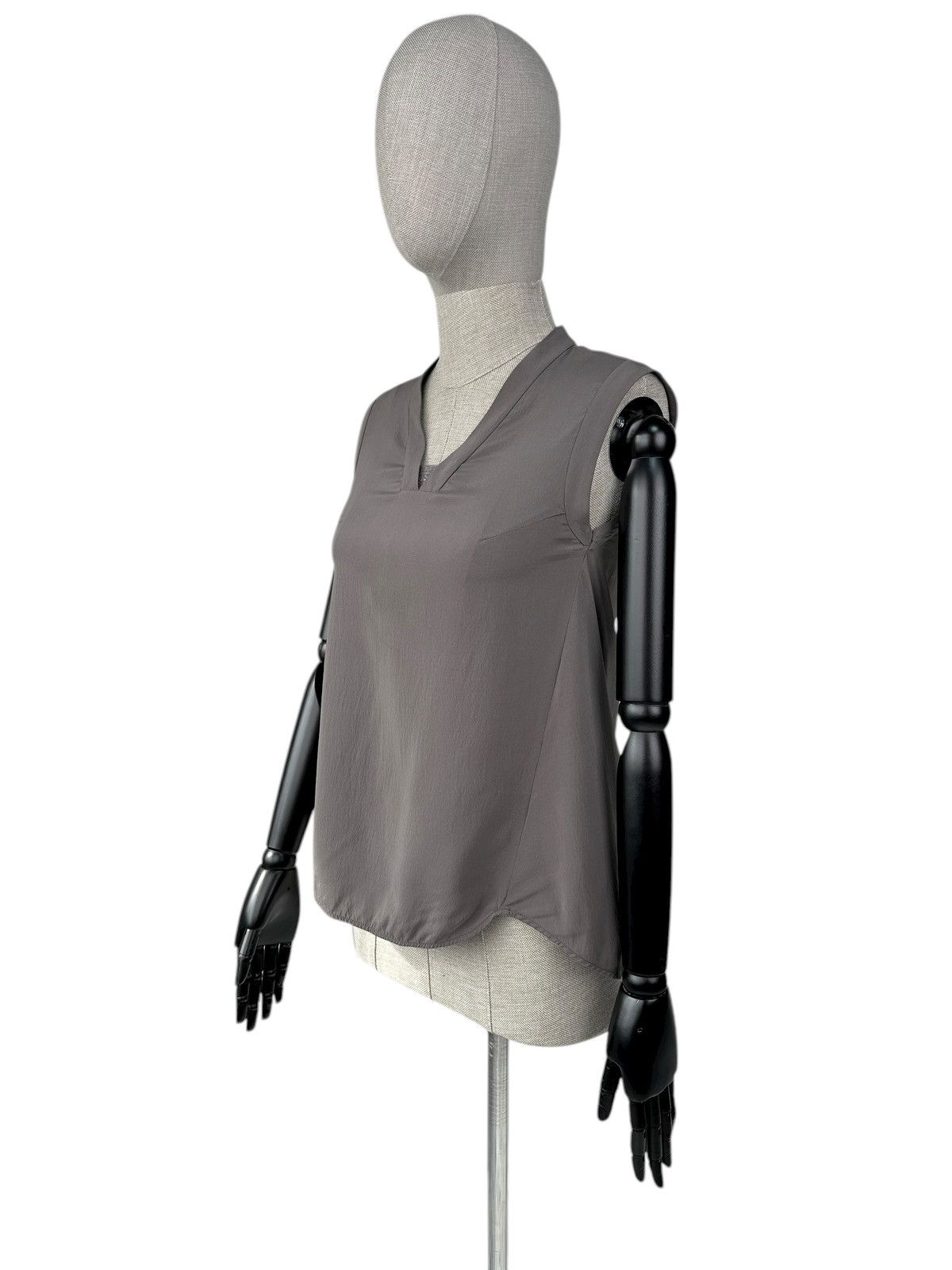 Brunello Cucinelli BRUNELLO CUCINELLI Silk Sleeveless Top V-Neck Blouse size XS Size XS / US 0-2 / IT 36-38 - 2 Thumbnail
