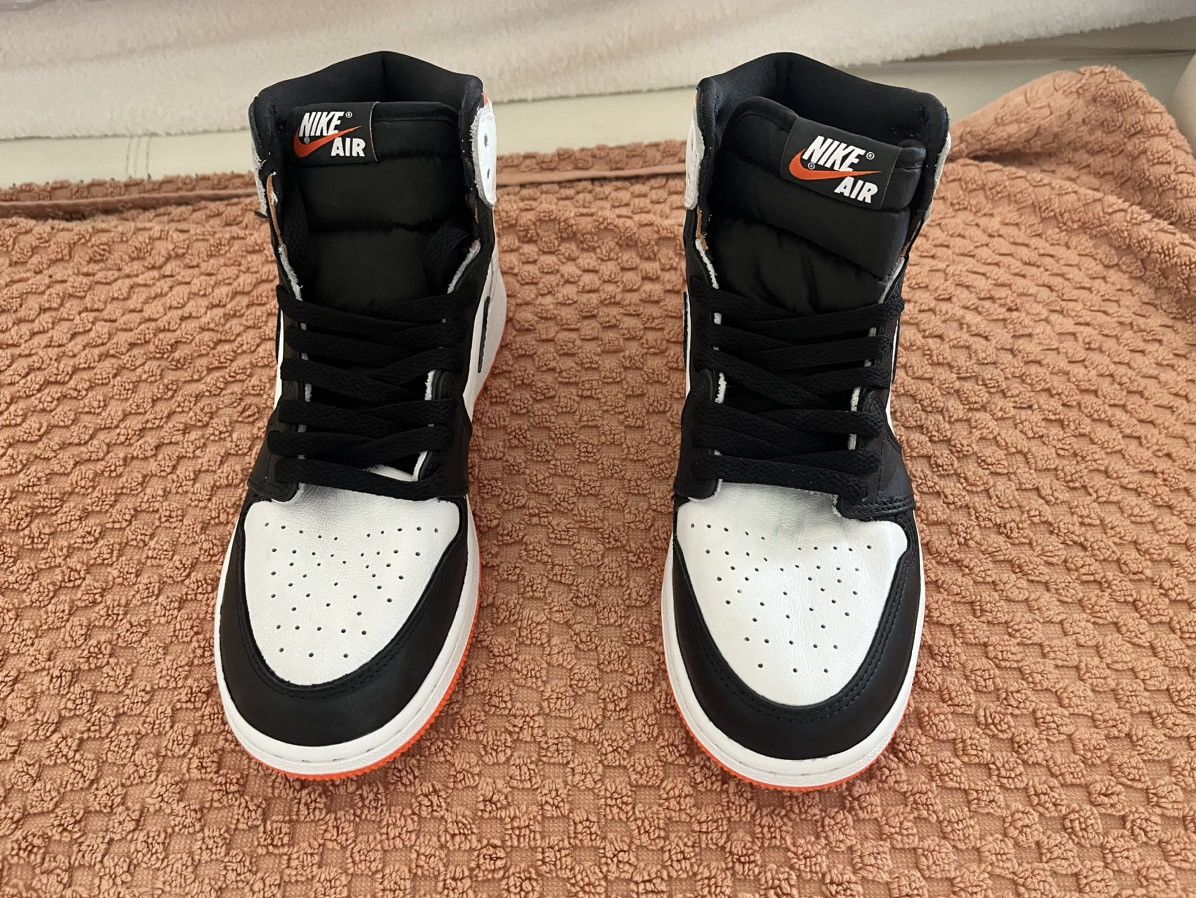 Jordan Brand × Nike 2021 Air Jordan 1 Retro High OG GS 'Electro Orange' Size US 6.5 / EU 39-40 - 4 Thumbnail