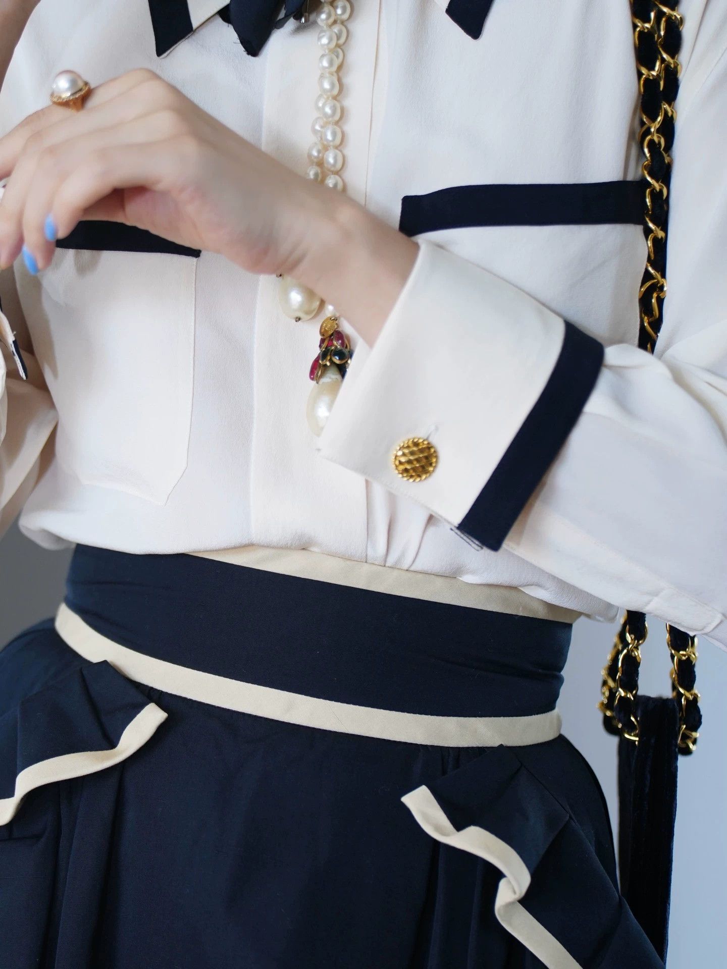Chanel Chanel Vintage Silk Cream Preppy Shirt with Removable Gold Cufflinks Size S / US 4 / IT 40 - 9 Thumbnail