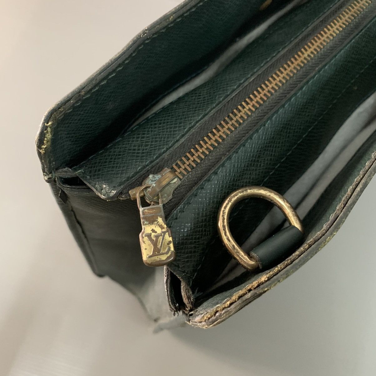 Louis Vuitton Louis Vuitton Taiga Green Briefcase Size ONE SIZE - 15 Thumbnail