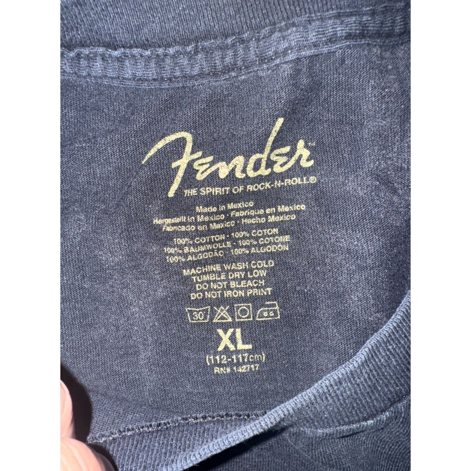 Fender VINTAGE Fender Guitar Graphic T-Shirt XL Black Mens Regular Rock 22x29 Tee Size US XL / EU 56 / 4 - 6 Thumbnail