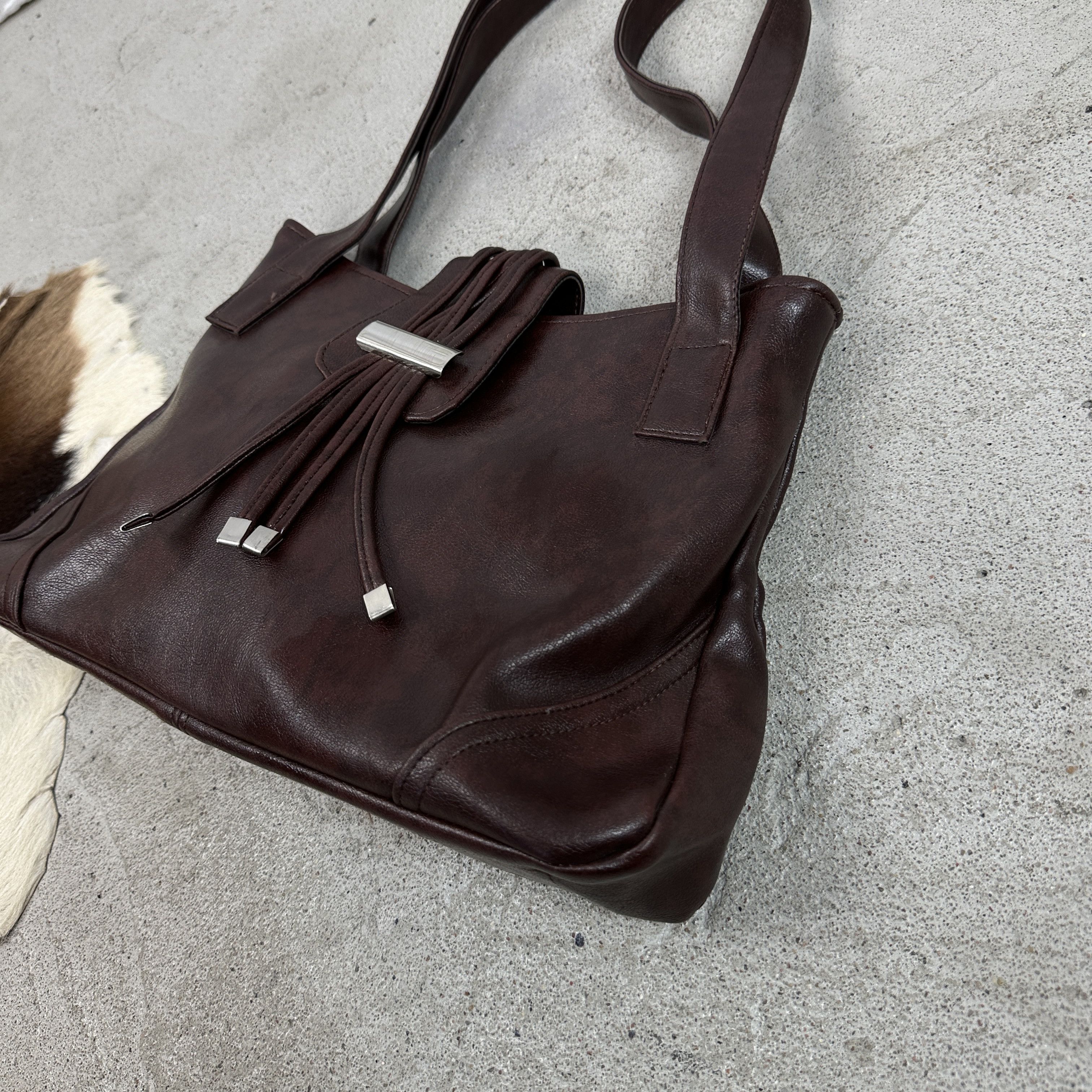 Vintage Vintage Avant Garde Faux Leather Shoulder Bag 00s Size ONE SIZE - 3 Thumbnail