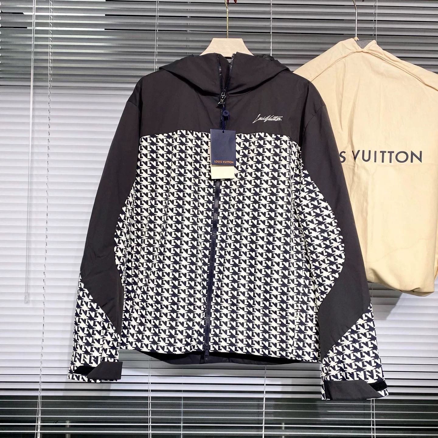 Louis Vuitton LV Houndstooth Logo Embroidered Jacket Size US S / EU 44-46 / 1 - 1 Thumbnail