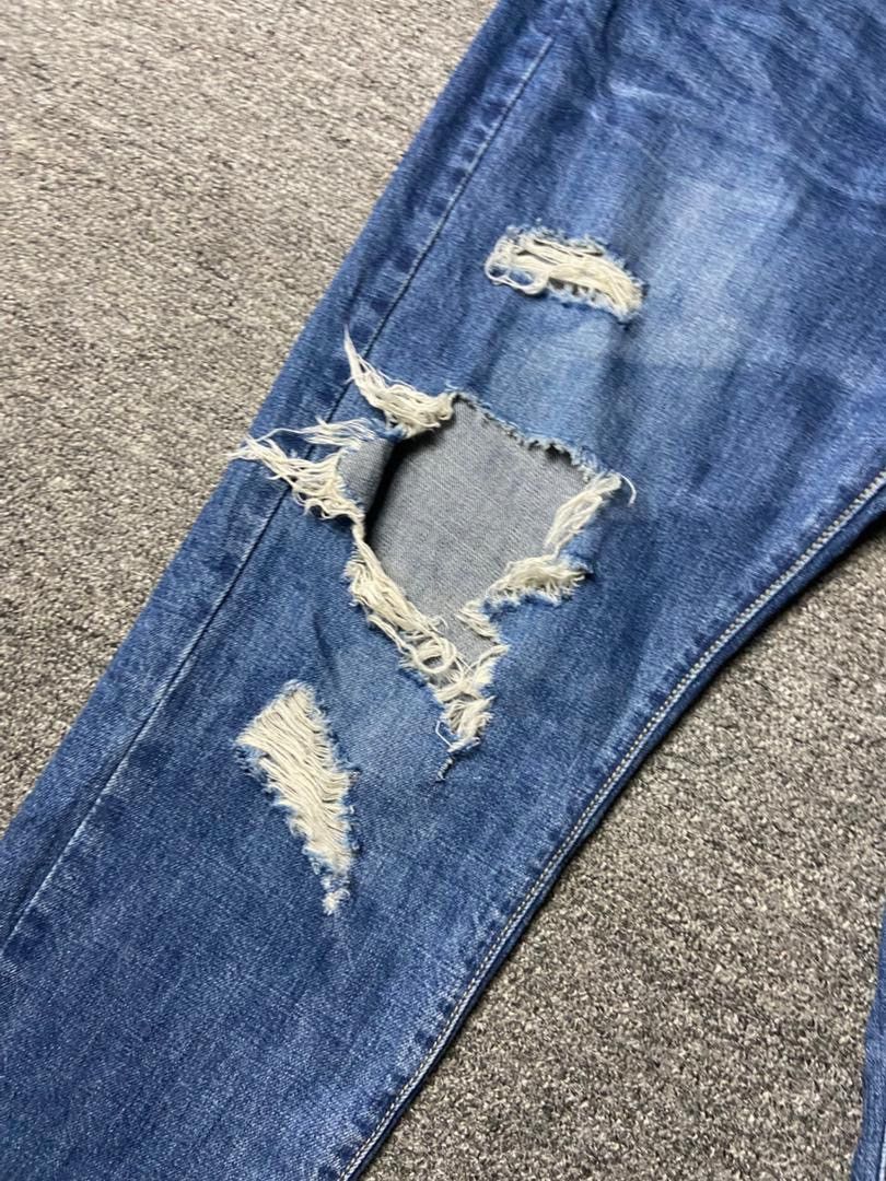 Uniqlo Uniqlo UJ Distressed Ripped Jeans (172) Size US 33 - 10 Thumbnail