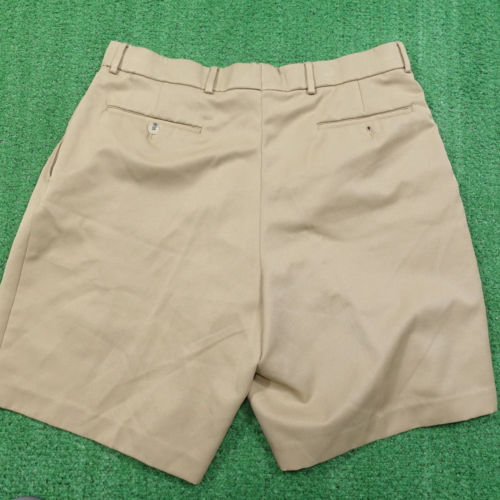 Neiman Marcus VINTAGE NEIMAN MARCUS BEIGE KHAKI PLEATED 100% POLYESTER SHORTS MENS SZ 35 Size US 35 - 3 Thumbnail