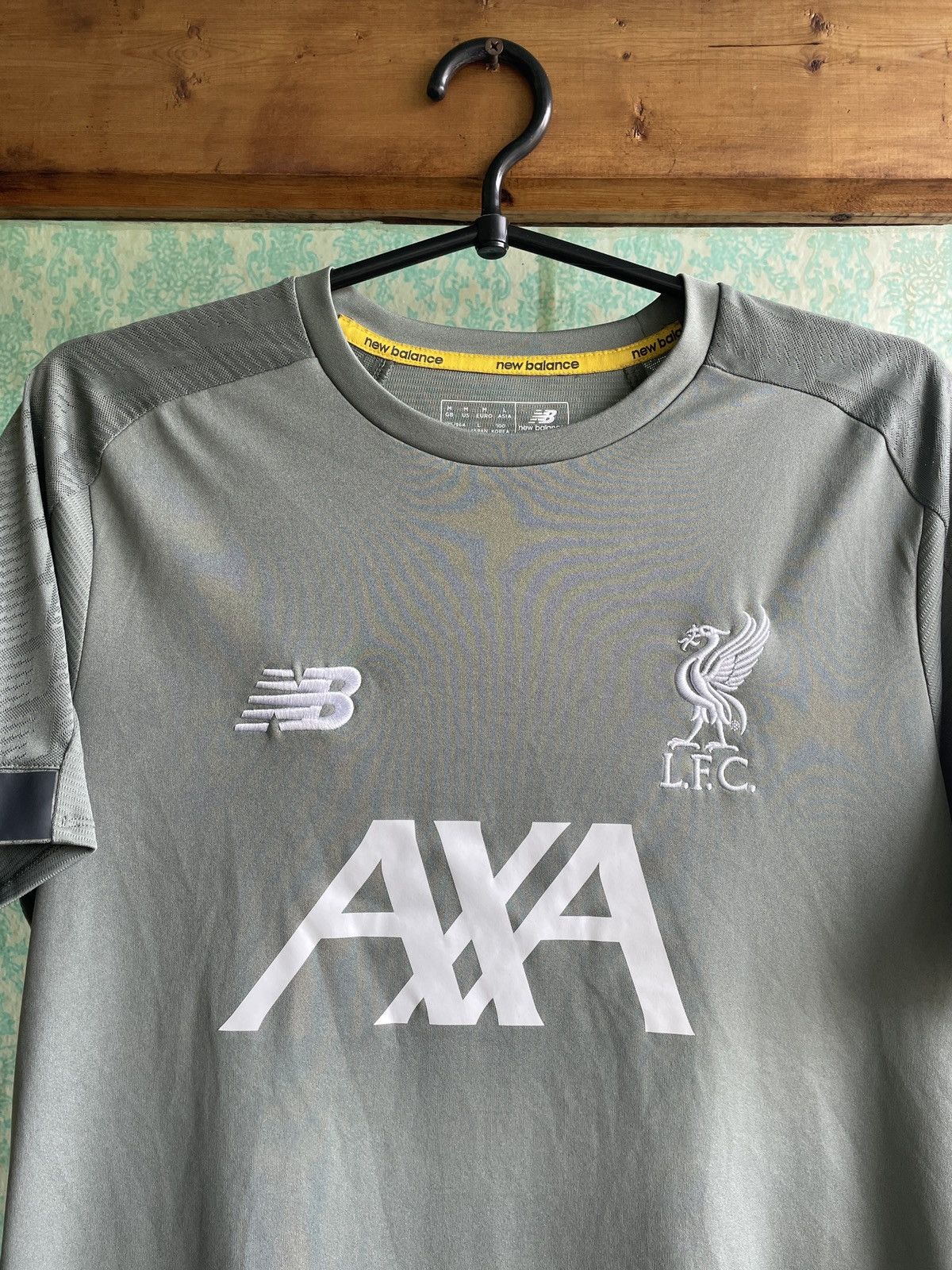 New Balance Liverpool New Balance 2019/20 Training Jersey Football shirt Size US M / EU 48-50 / 2 - 2 Thumbnail
