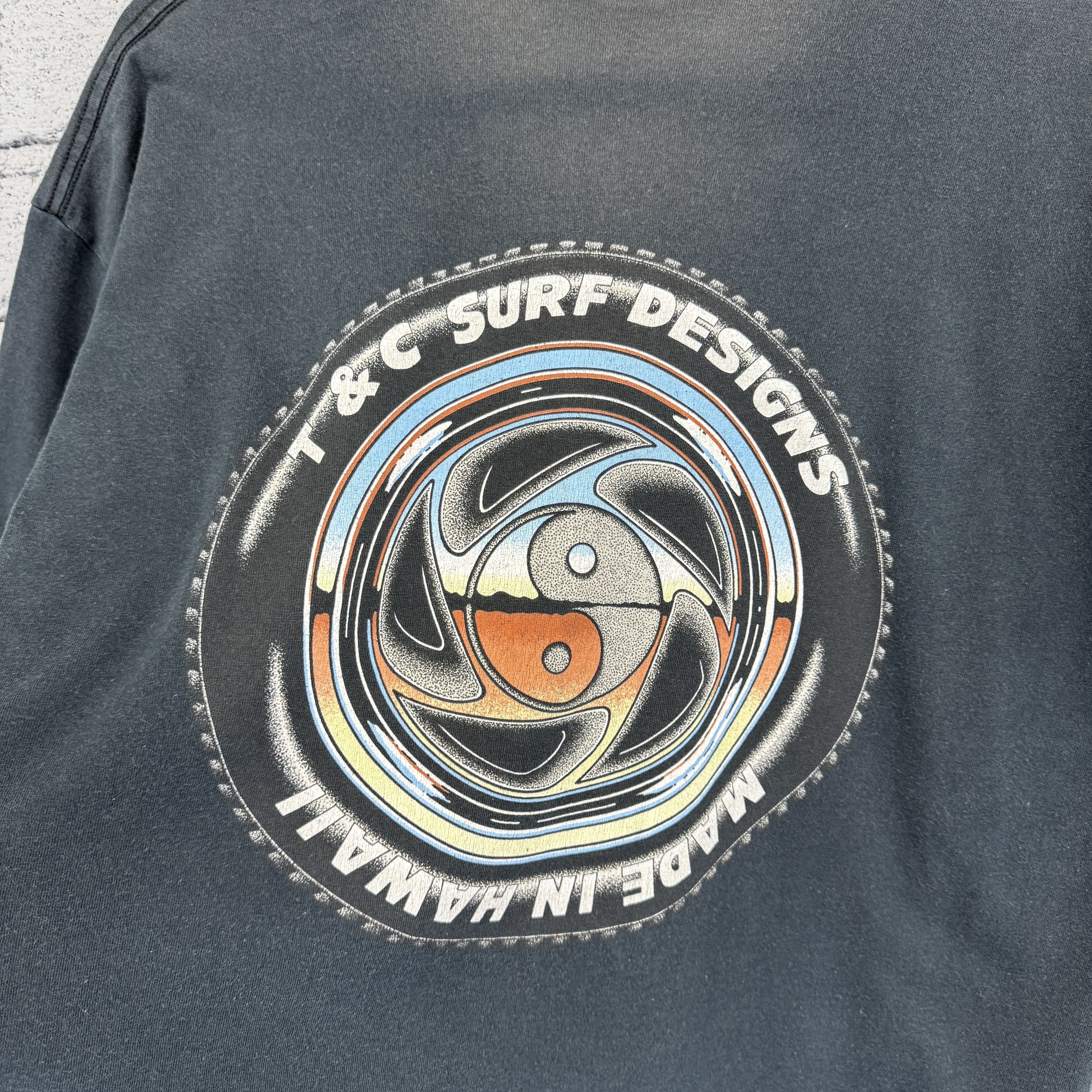 Vintage Vintage 90s Sunfaded T&C Surf Designs Hawaii Backhit Surfing Size US L / EU 52-54 / 3 - 6 Thumbnail