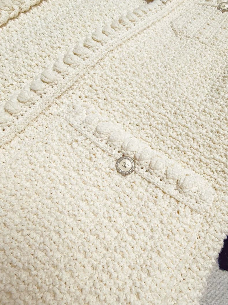 Chanel Chanel 22S spring and summer white four-pocket round-neck Size XXS / US 00 / IT 34 - 2 Thumbnail