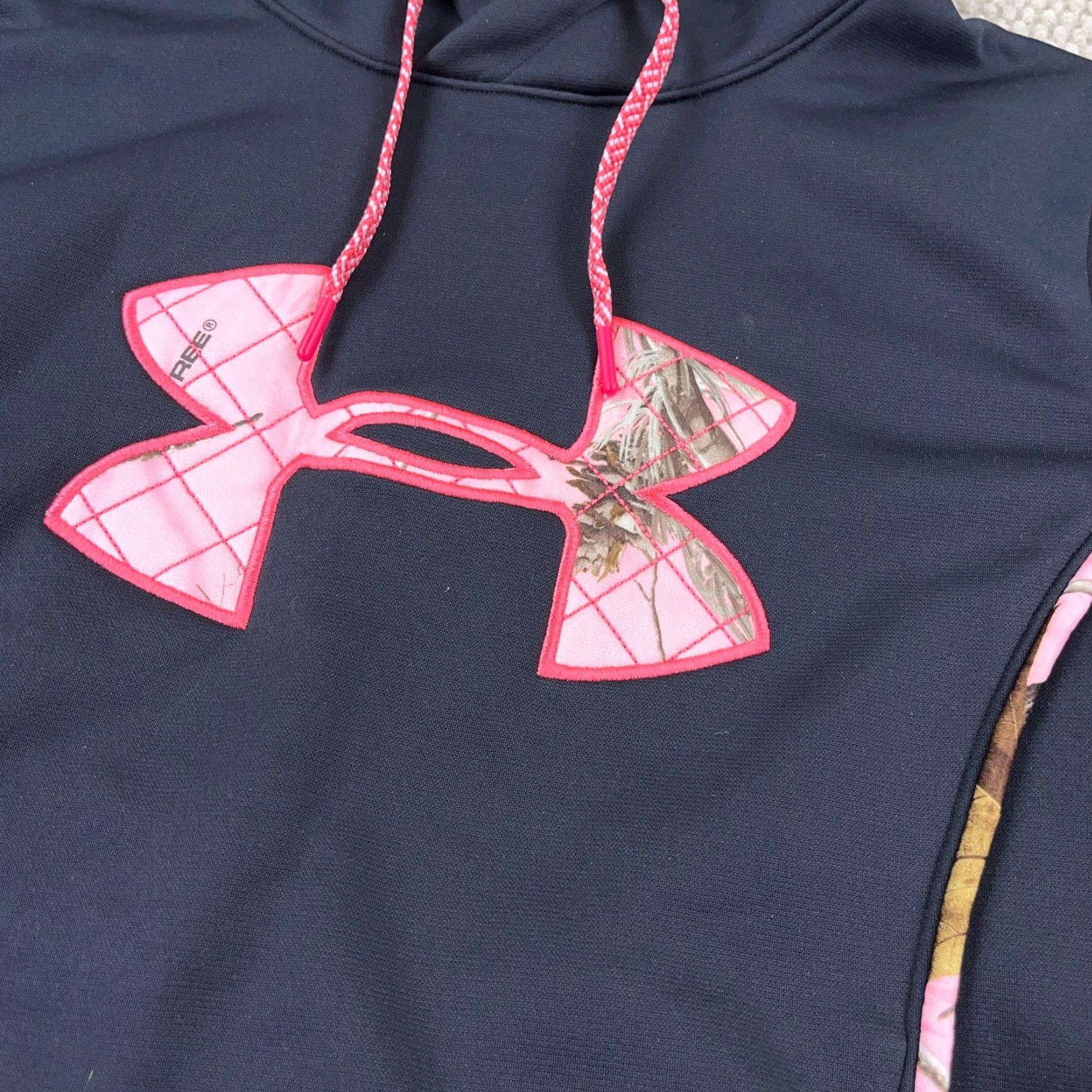 Under Armour Under armour Hoodie Women M Black Pink Camo Logo Pullover All Seasons Moisture Wicking Sports Logo Mens Womens Girls Boys Size M / US 6-8 / IT 42-44 - 4 Thumbnail
