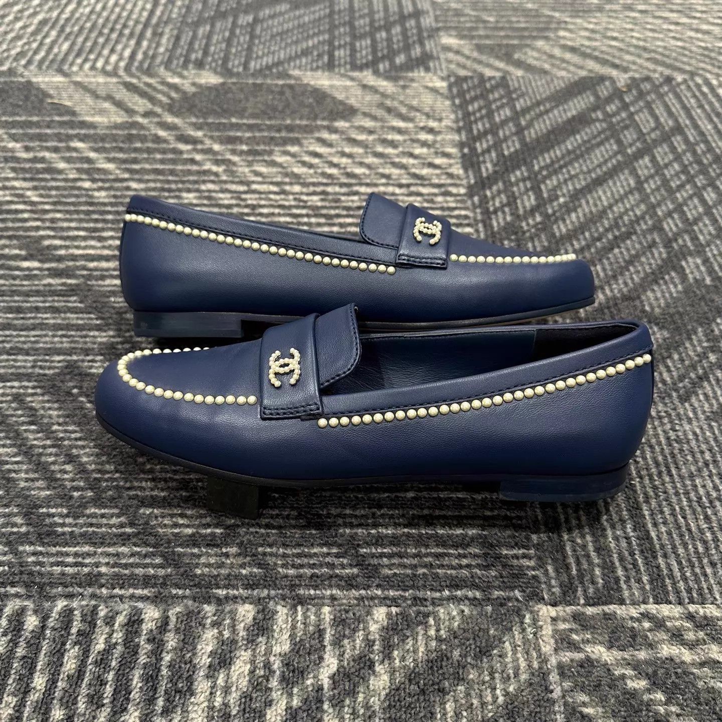 Chanel Chanel Pearl Loafers 37.5 99 New Size US 7 / IT 37 - 4 Thumbnail
