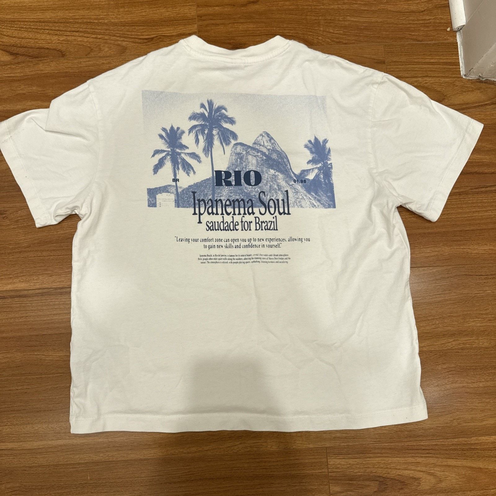Bershka Bershka White/Blue Graphic Size Extra Small T-Shirt ￼ Size XS / US 0-2 / IT 36-38 - 4 Thumbnail