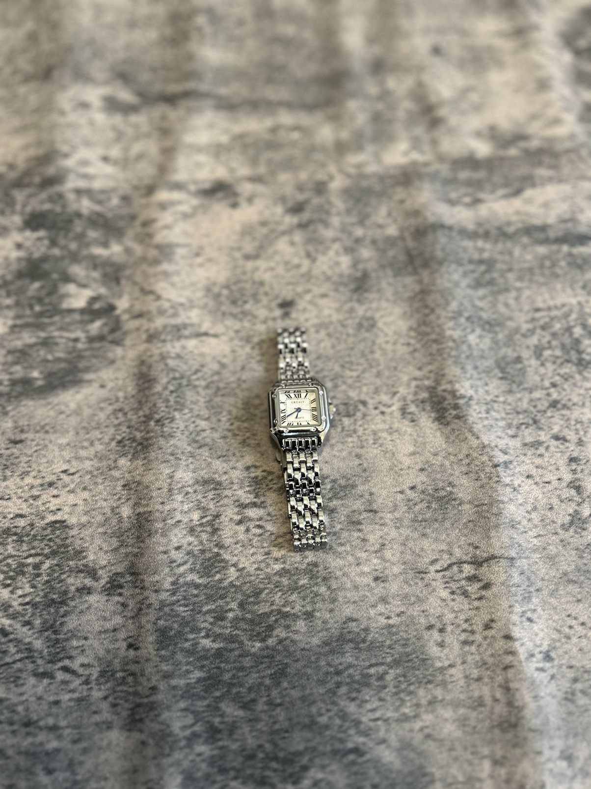 Vintage Vintage 2000s Style Silver Rectangular Quartz Luxury Watch Size ONE SIZE - 2 Thumbnail