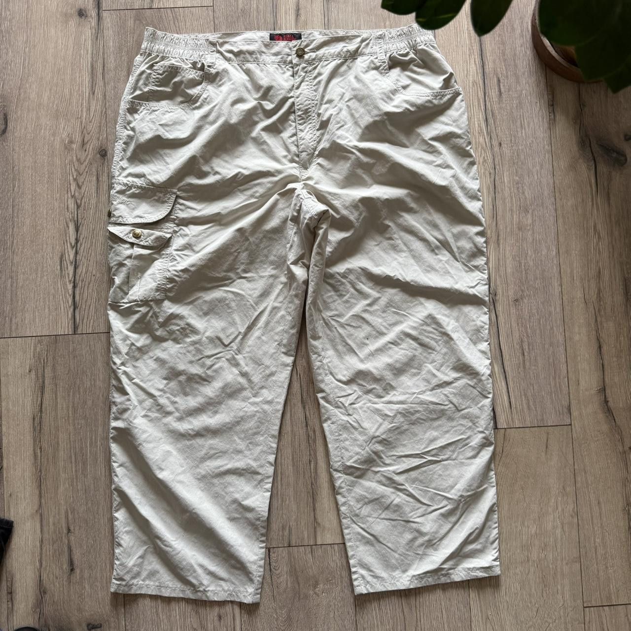 Fjallraven Fjallraven Bottoms Grey Cargo Bottoms Outdoor 3/4 Size US 36 / EU 52 - 1 Thumbnail