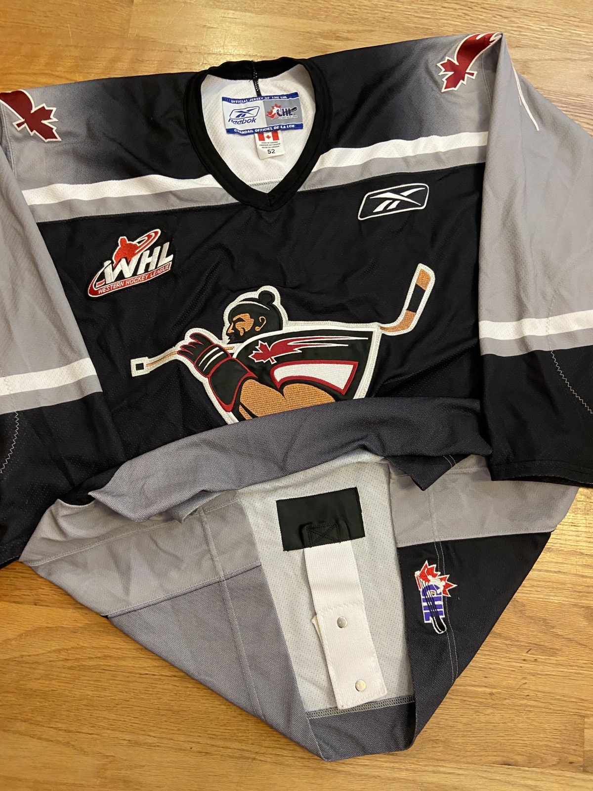 Reebok Vancouver Giants authentic alternate hockey jersey Size US L / EU 52-54 / 3 - 1 Thumbnail