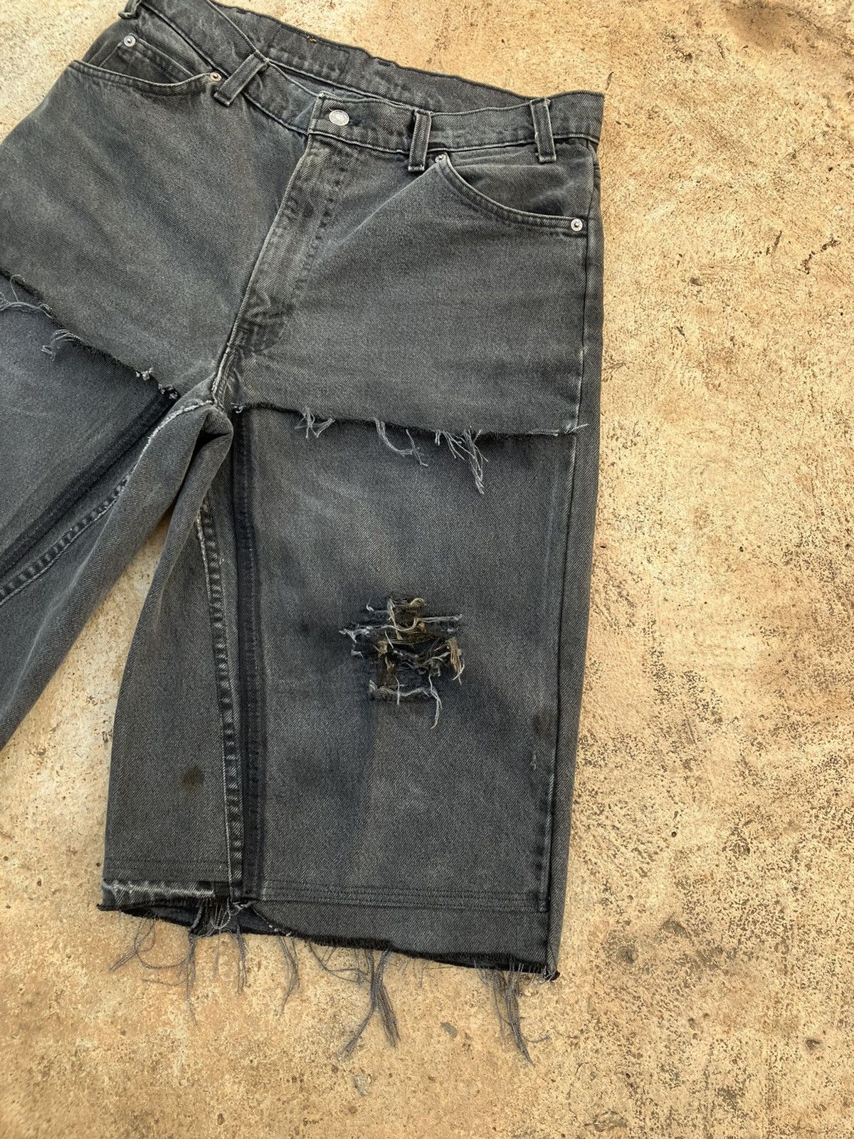 Levi's Made & Crafted × Vintage Custom short . (Vintage Levi’s 550 black tap.)🧛🏾‍♂️🦇 Made in USA Size US 33 - 2 Thumbnail