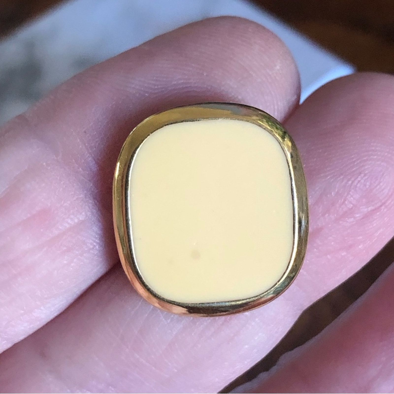 Vintage Vintage cream enamel gold plated square earrings Size ONE SIZE - 5 Thumbnail