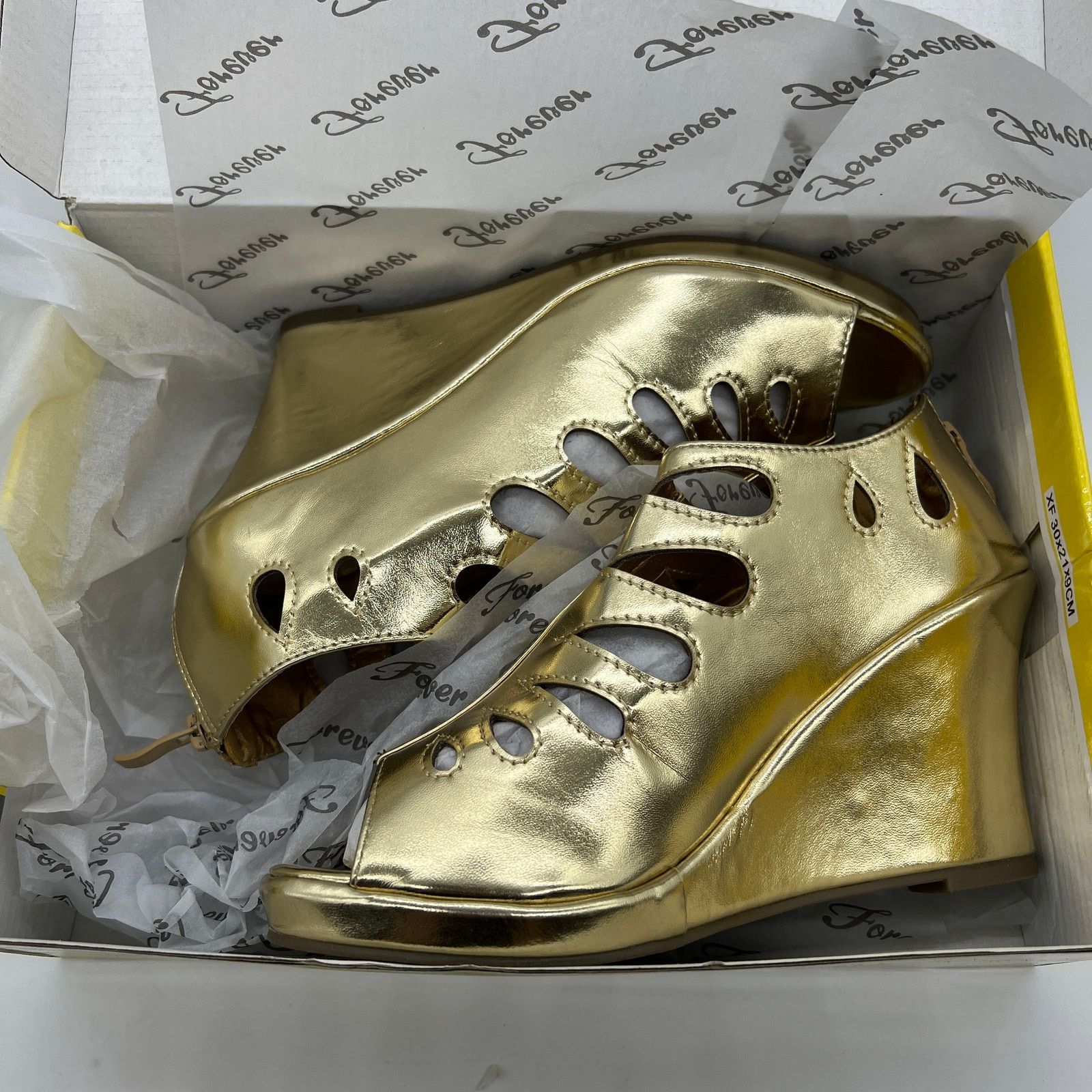 Other Forever Gold Wedge Sandals Women's Size 8 Shoes Back Zipper Size US 8 / IT 38 - 3 Thumbnail